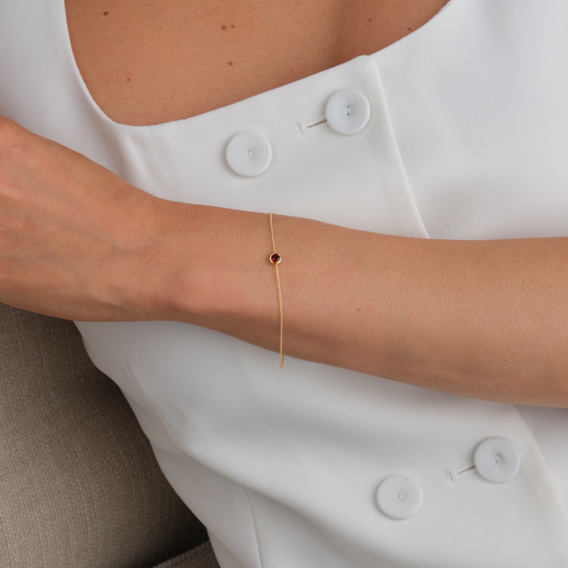 Best Luxury 
9ct Yellow Gold Garnet Birthstone Bracelet