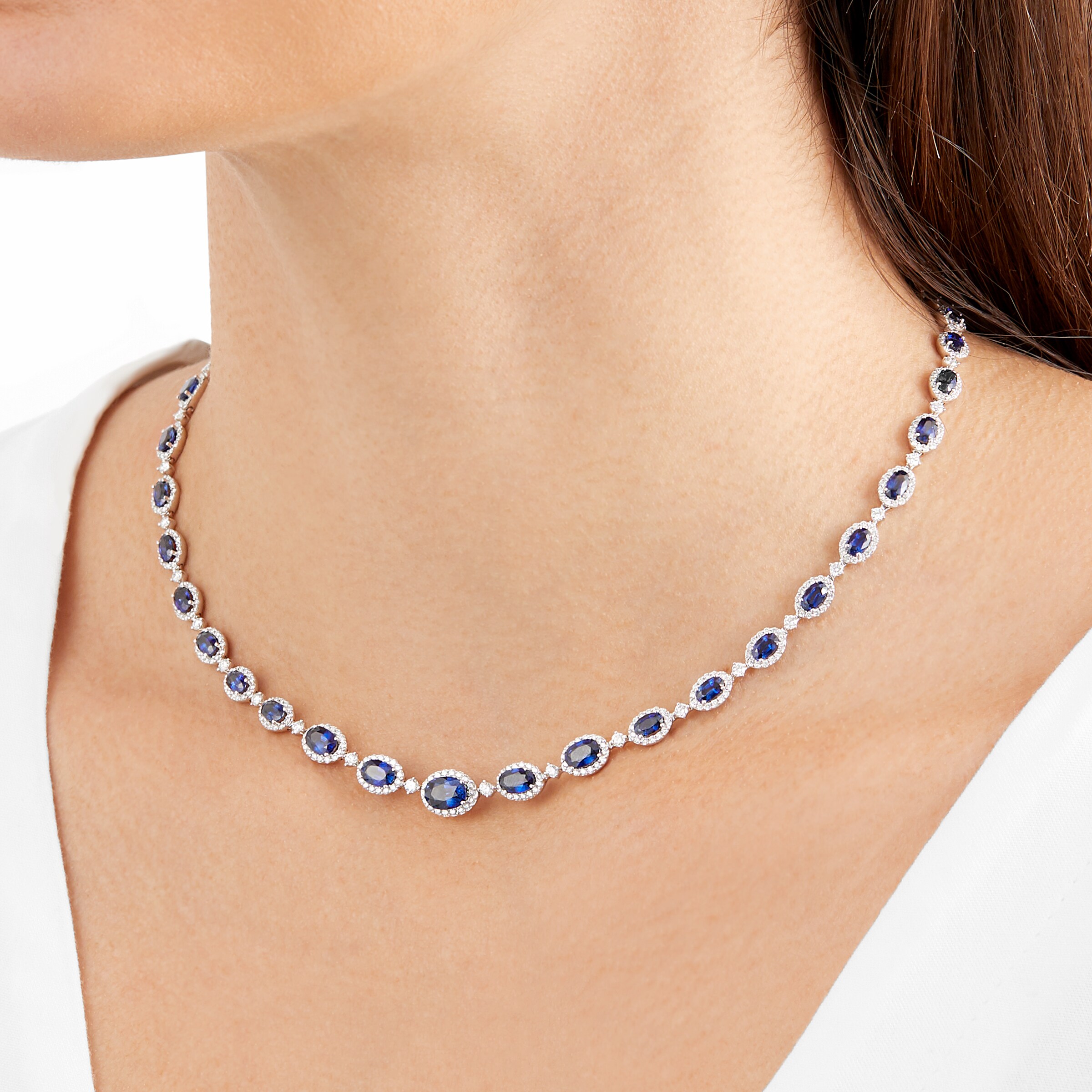 Mappin & Webb 18ct White Gold 4.00ct Diamond & 14.85ct Sapphire Necklace Mappin & Webb 18ct White Gold 4.00ct Diamond & 14.85ct Sapphire Necklace