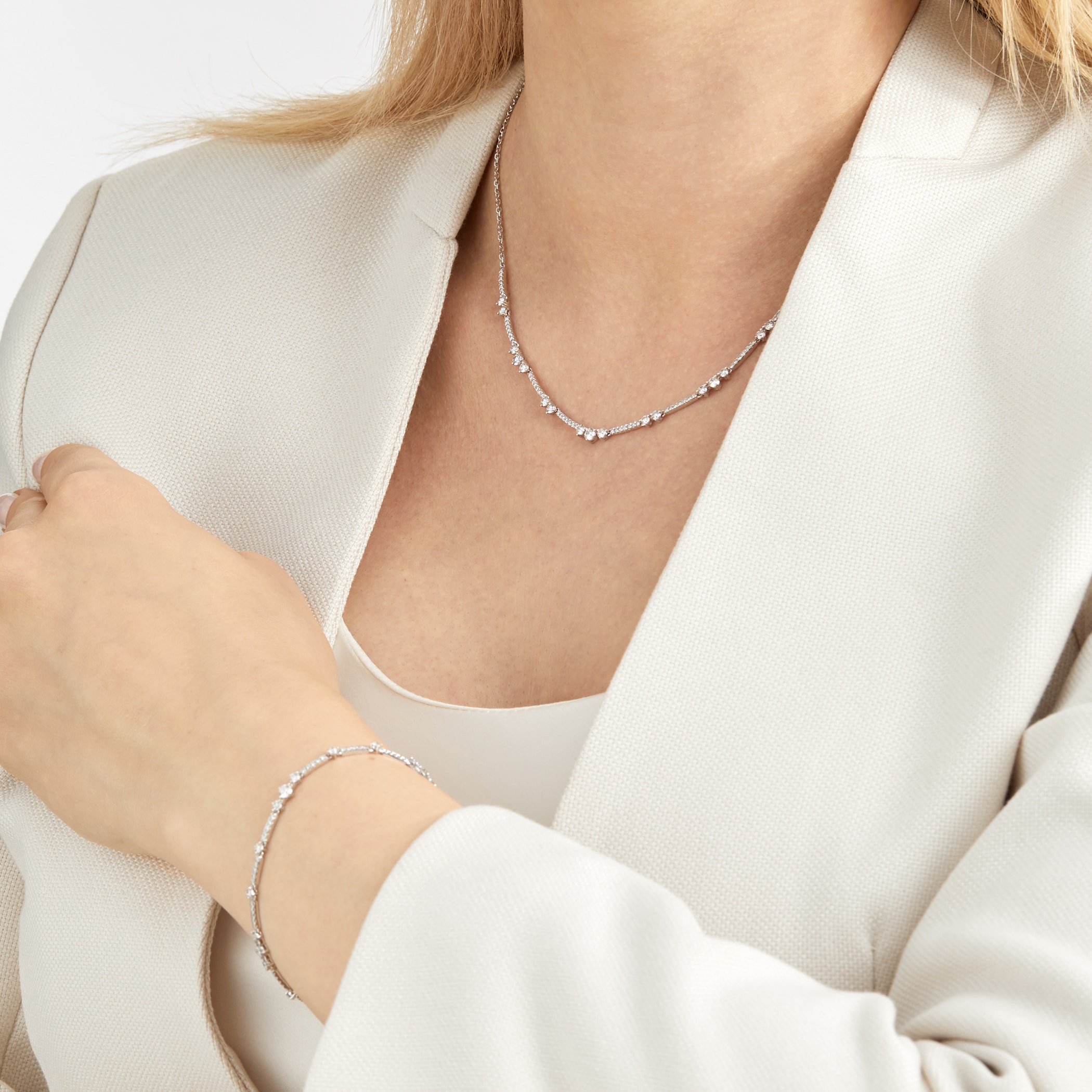 Goldsmiths 18ct White Gold Linear Line Necklace Goldsmiths 18ct White Gold Linear Line Necklace