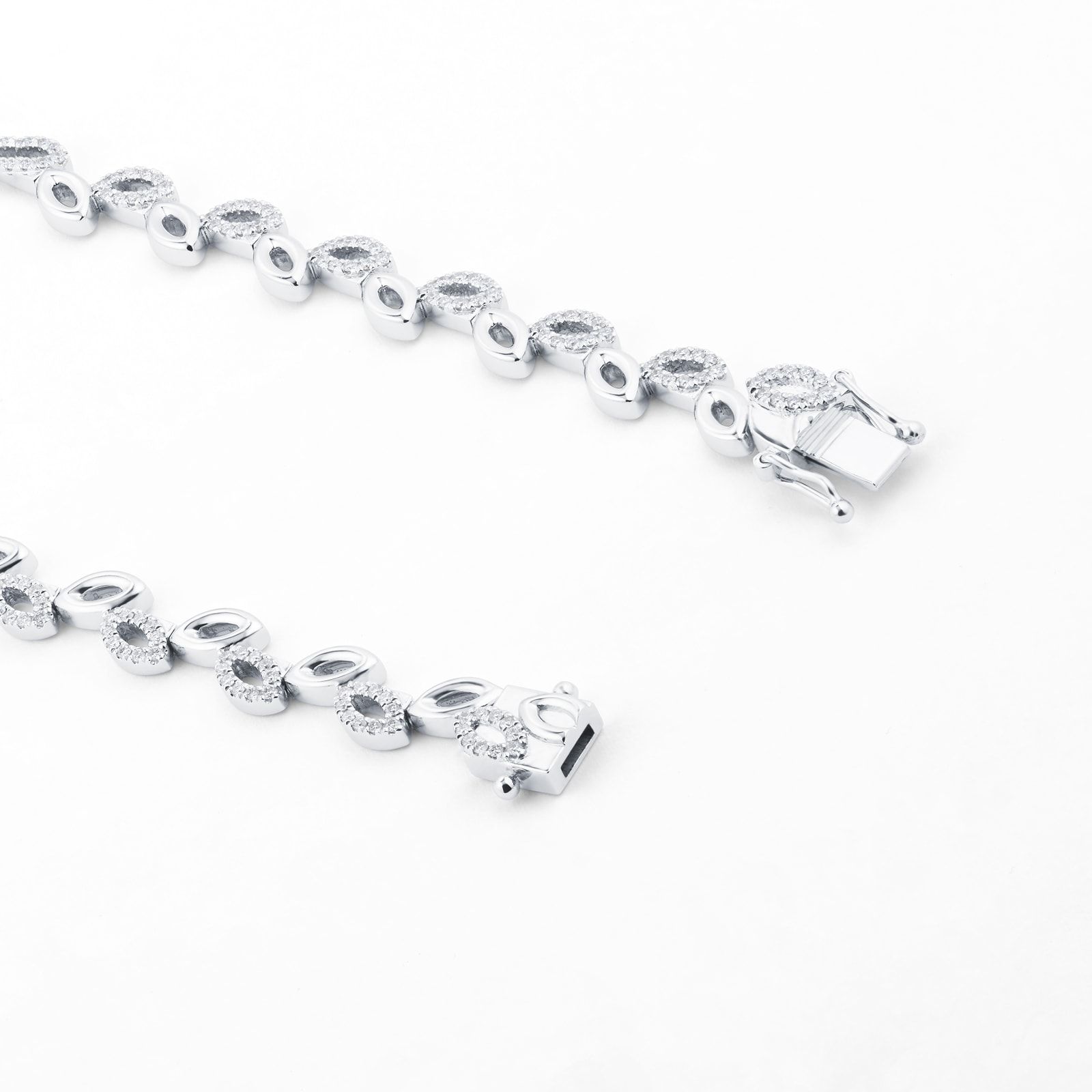 Mappin & Webb Vinea 18ct White Gold 3.50cttw Leaf Marquise Cut Necklace Mappin & Webb Vinea 18ct White Gold 3.50cttw Leaf Marquise Cut Necklace
