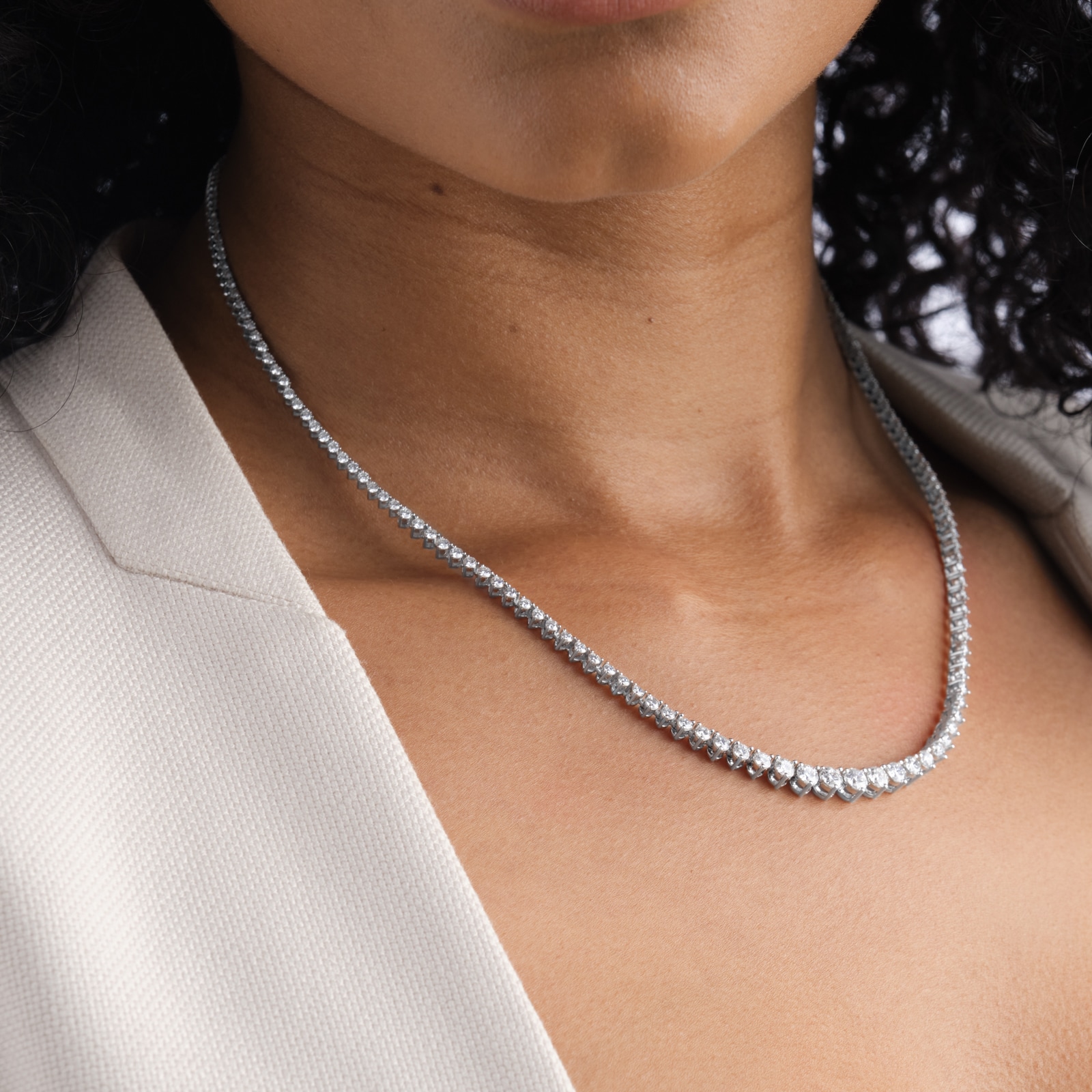 Goldsmiths 18ct White Gold 5.00cttw Brilliant Cut Graduated Diamond Line Necklace