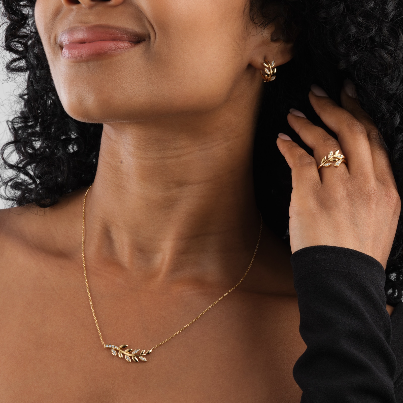 Mappin & Webb Vinea 18ct Yellow Gold 0.12cttw Diamond Necklace Mappin & Webb Vinea 18ct Yellow Gold 0.12cttw Diamond Necklace