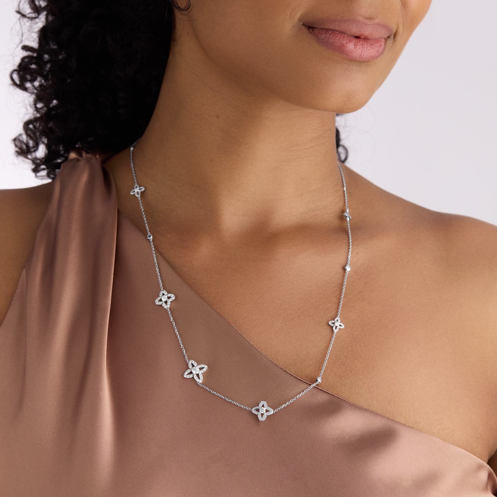 Mappin & Webb 18ct White Gold 1.35cttw Diamond Floral Necklace