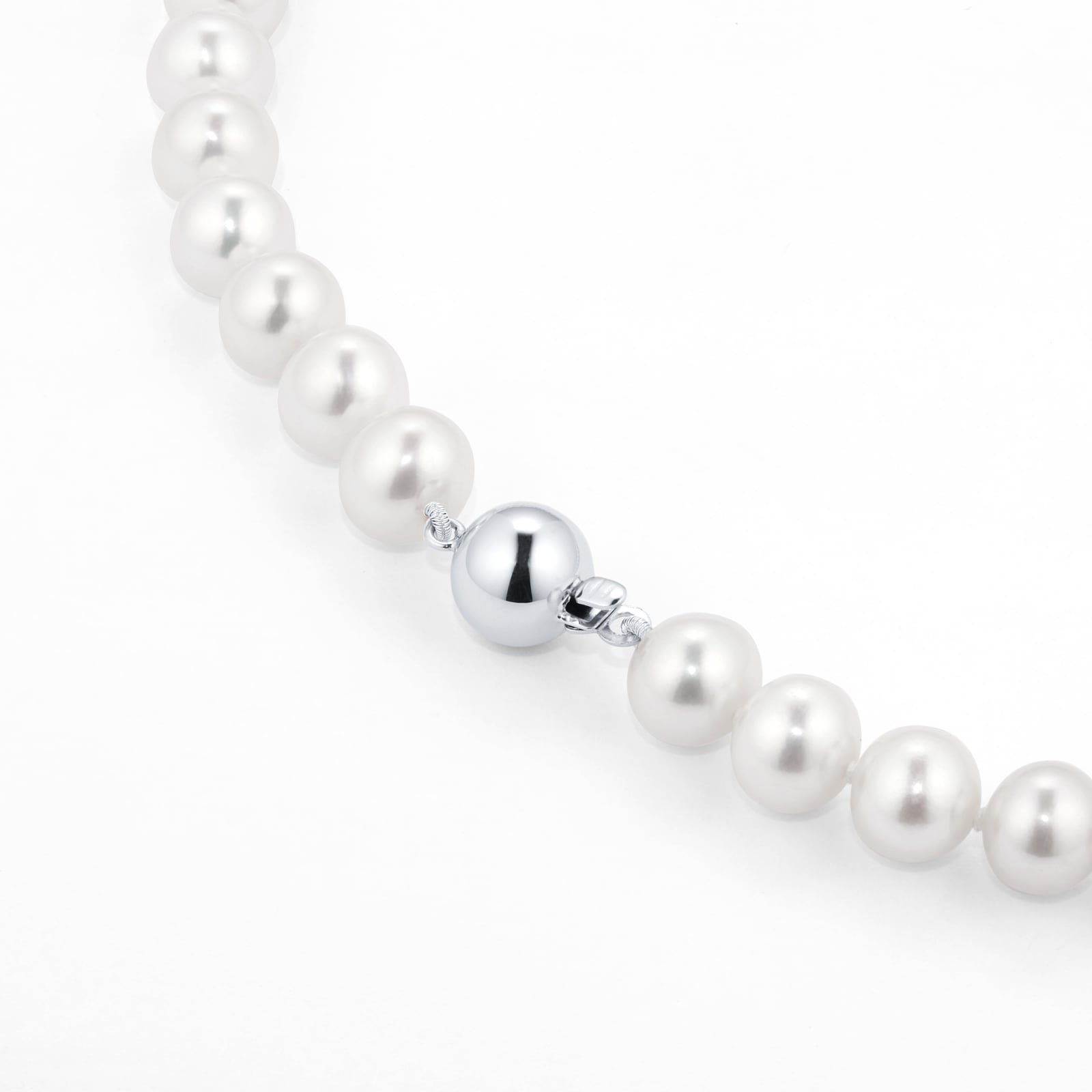 Mappin & Webb 18ct White Gold 7-7.5mm Freshwater Pearl 18 Inch Necklace Mappin & Webb 18ct White Gold 7-7.5mm Freshwater Pearl 18 Inch Necklace
