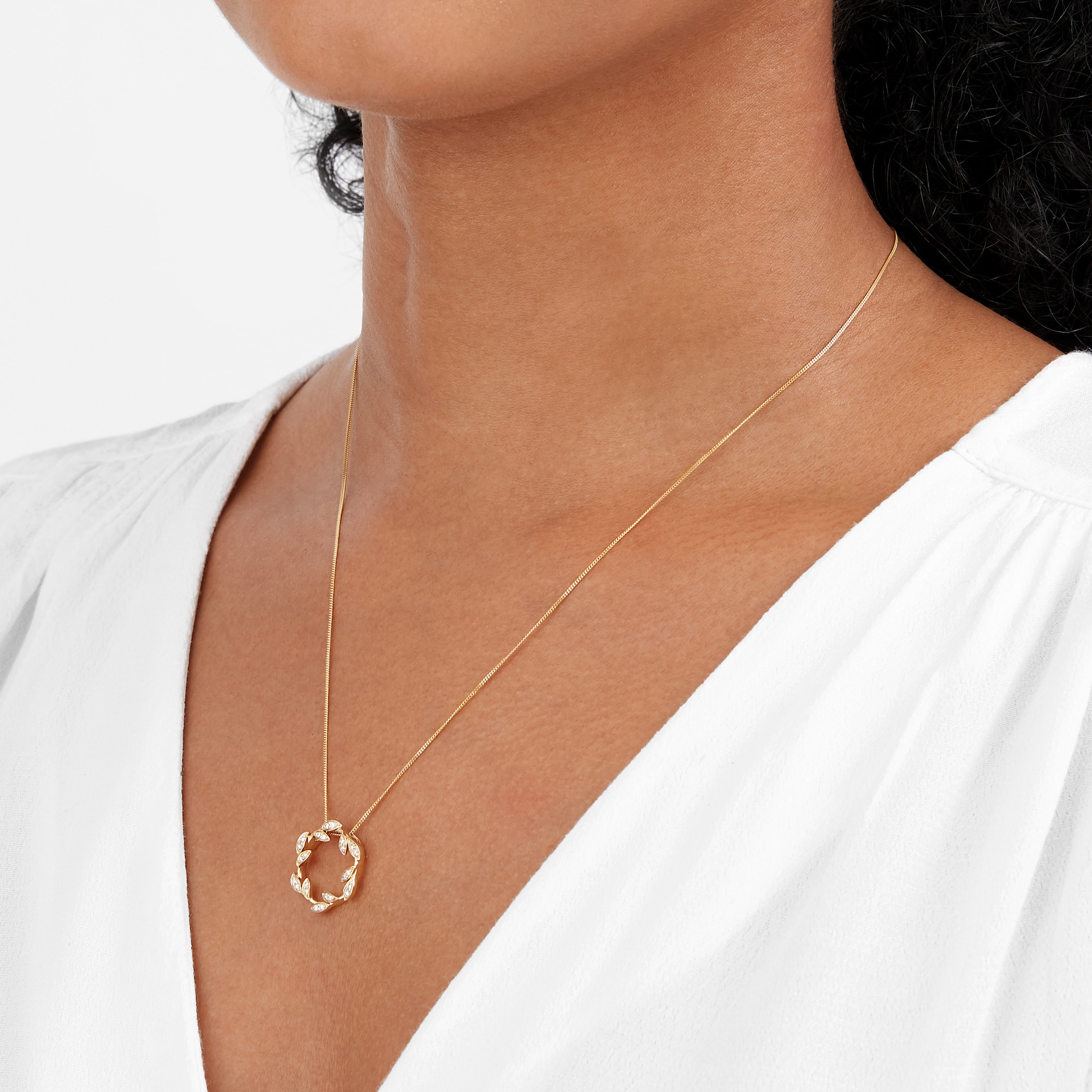 Goldsmiths 9ct Yellow Gold 0.15cttw Open Floral Pendant Goldsmiths 9ct Yellow Gold 0.15cttw Open Floral Pendant