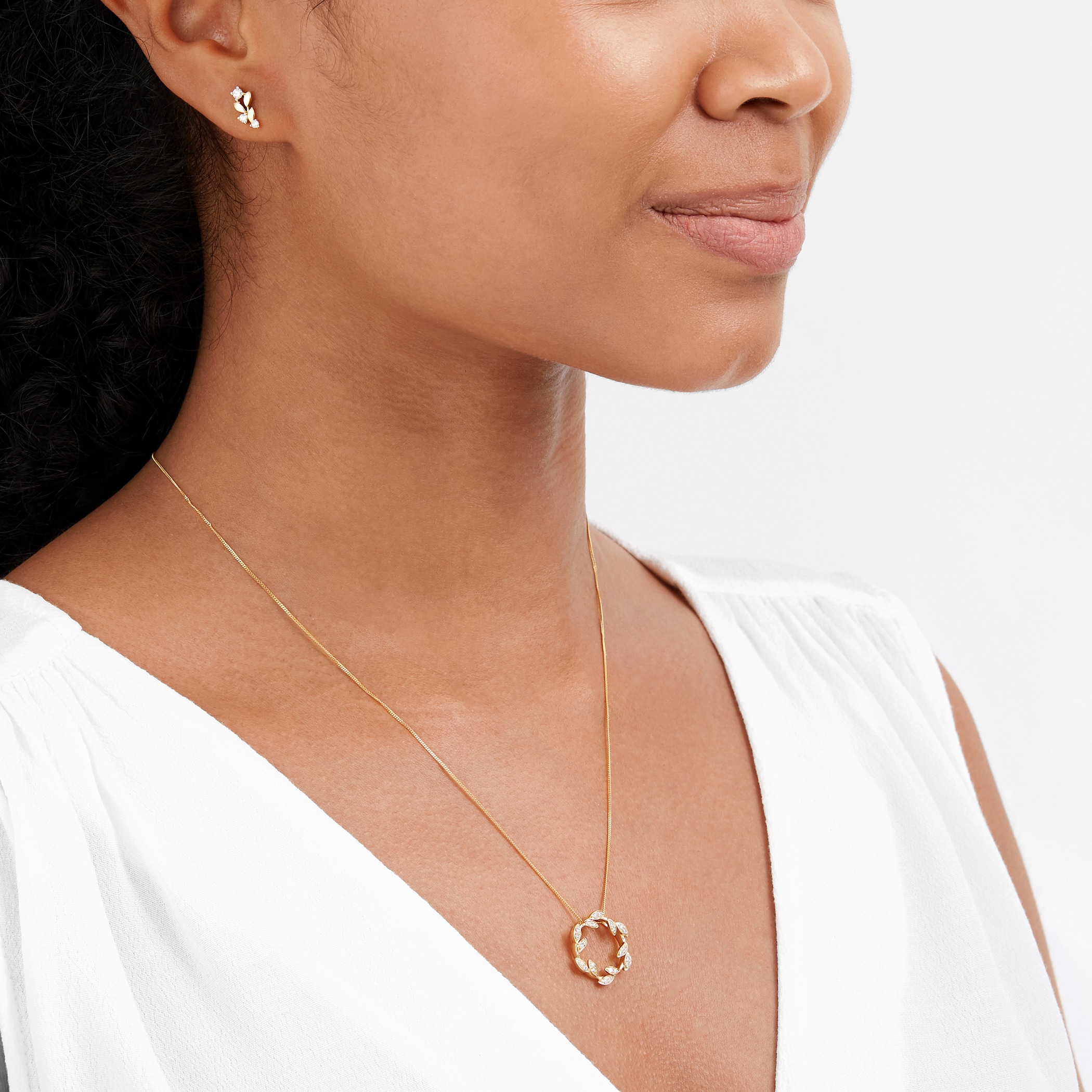 Goldsmiths 9ct Yellow Gold 0.15cttw Open Floral Pendant Goldsmiths 9ct Yellow Gold 0.15cttw Open Floral Pendant