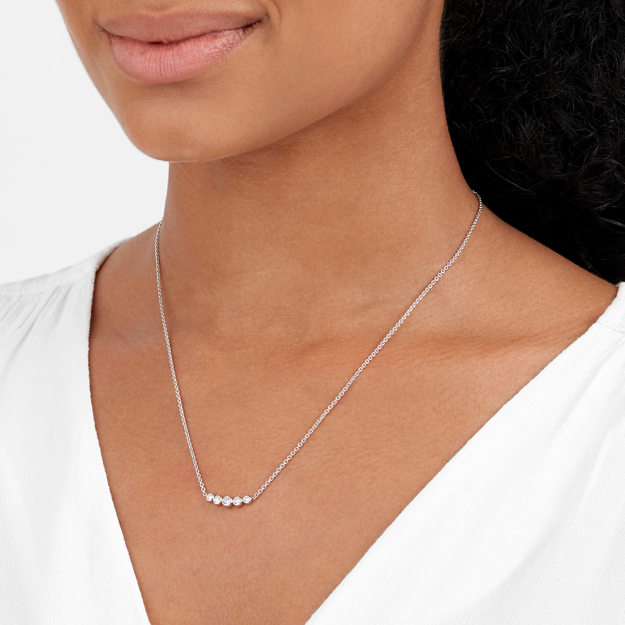 Mappin & Webb Gossamer 18ct White Gold 0.24cttw Five Stone Diamond Necklace Mappin & Webb Gossamer 18ct White Gold 0.24cttw Five Stone Diamond Necklace