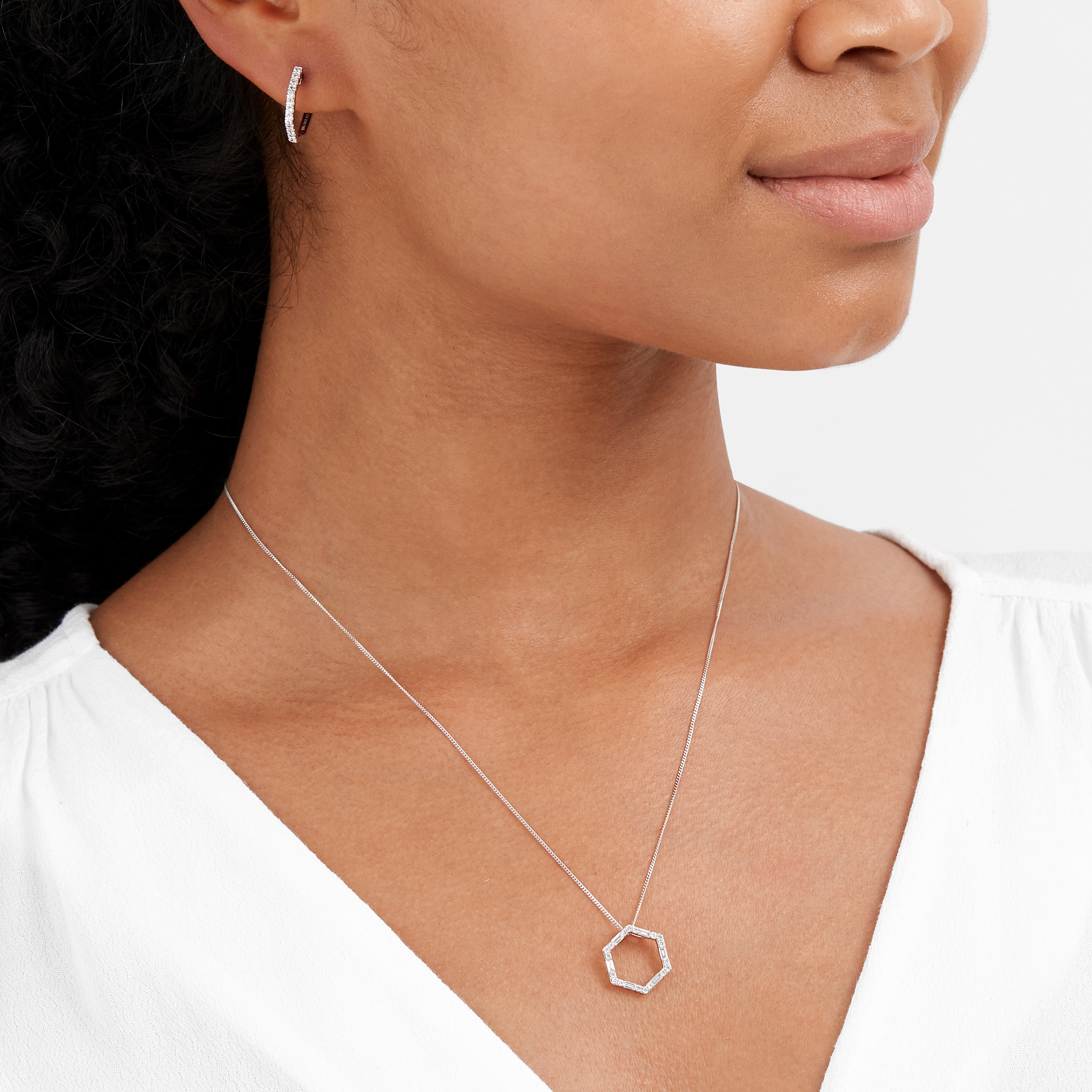 Goldsmiths 9ct White Gold 0.25ct Open Hexagon Pendant Goldsmiths 9ct White Gold 0.25ct Open Hexagon Pendant