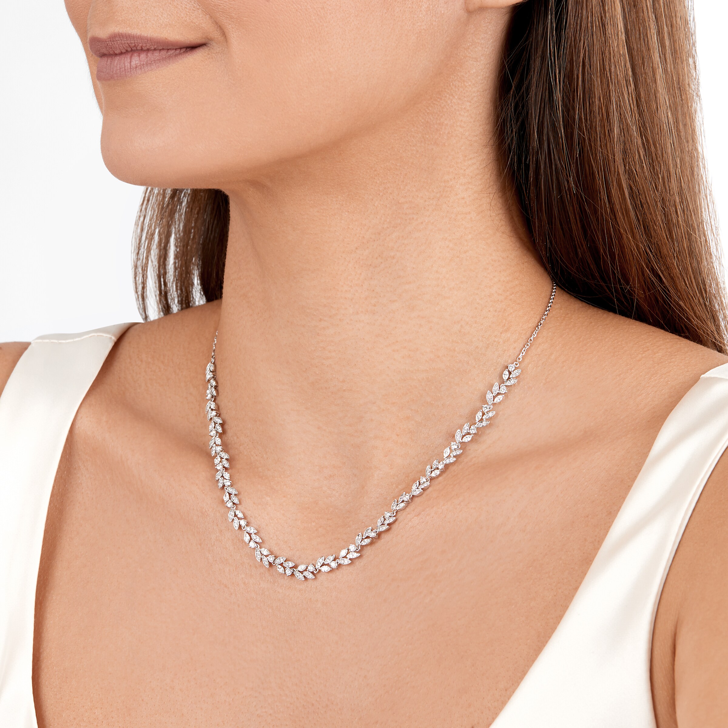 Mappin & Webb Vinea 18ct White Gold 3cttw Diamond Necklace Mappin & Webb Vinea 18ct White Gold 3cttw Diamond Necklace