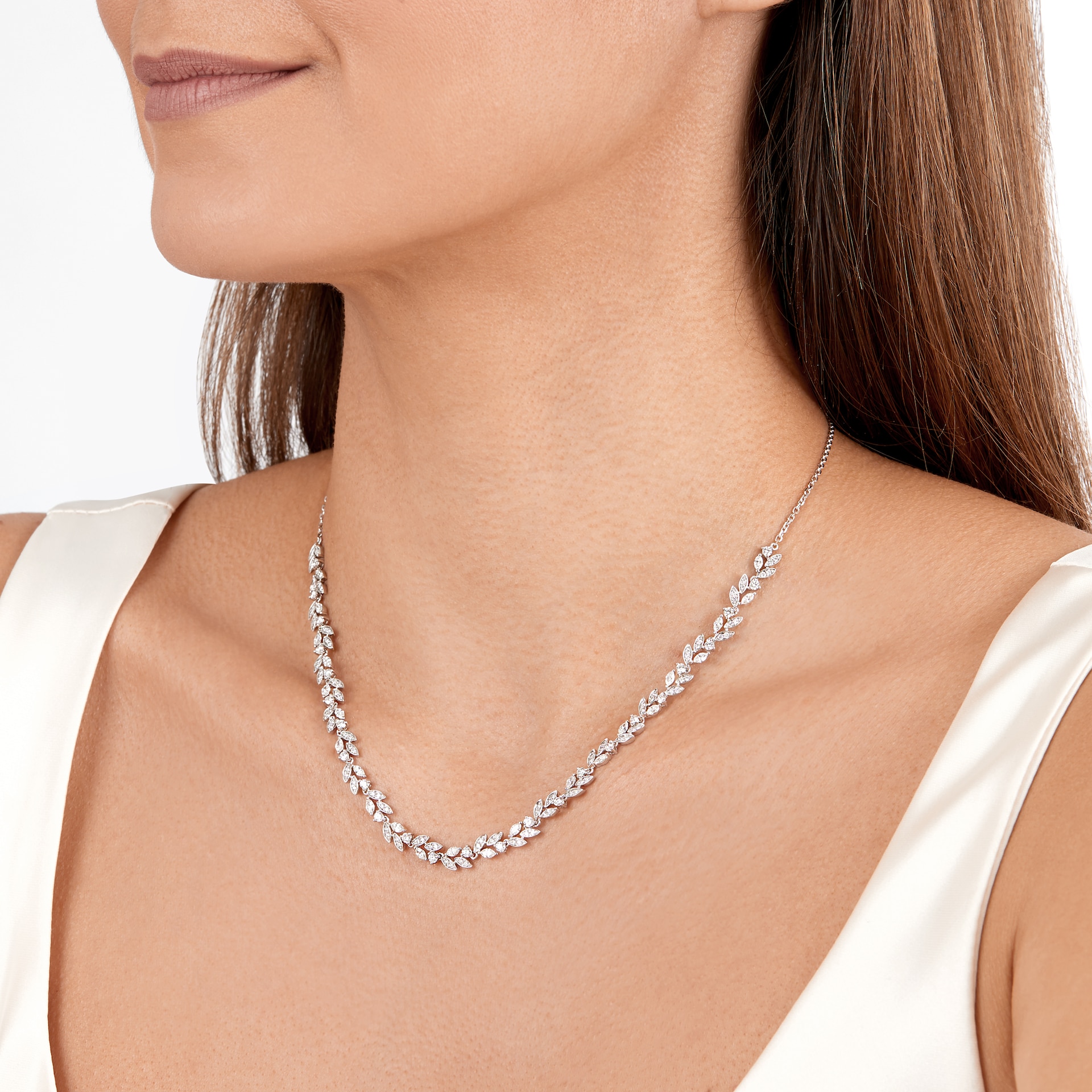 Mappin & Webb Vinea 18ct White Gold 3cttw Diamond Necklace