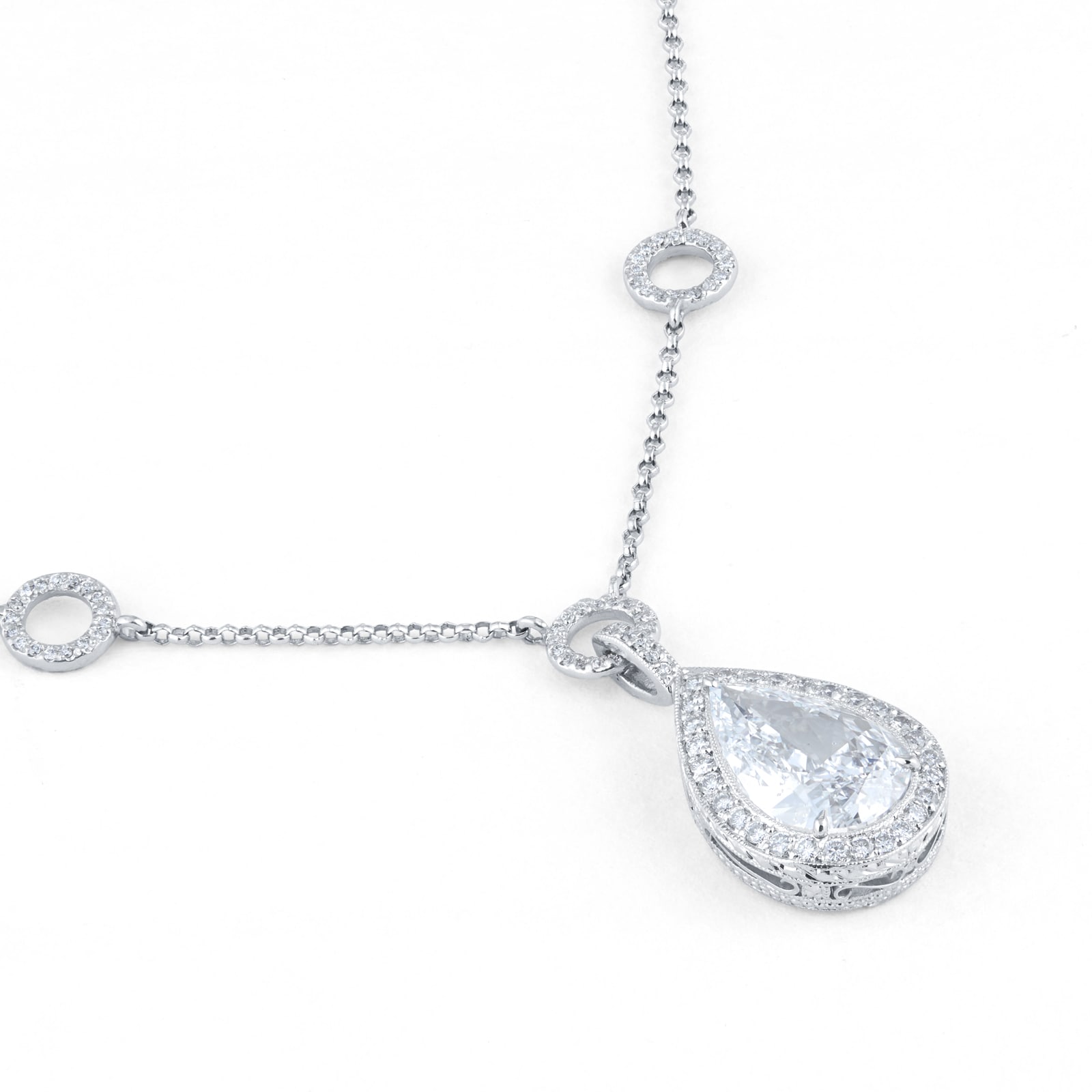 Mappin & Webb 18ct White Gold 2.90ct Pear Cut Diamond Halo Pendant Mappin & Webb 18ct White Gold 2.90ct Pear Cut Diamond Halo Pendant