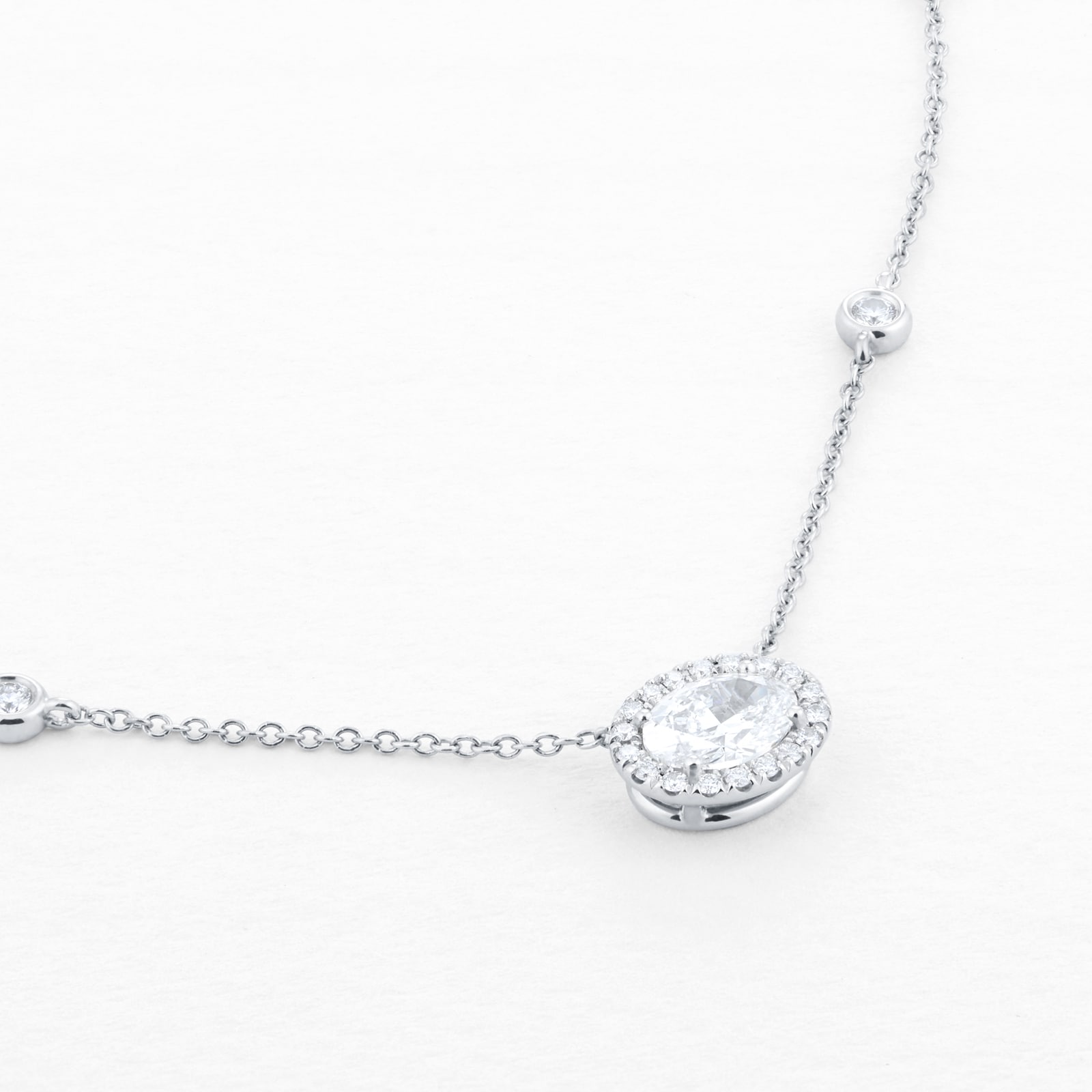 Mappin & Webb 18ct White Gold 1.43cttw Diamond Halo Pendant Mappin & Webb 18ct White Gold 1.43cttw Diamond Halo Pendant