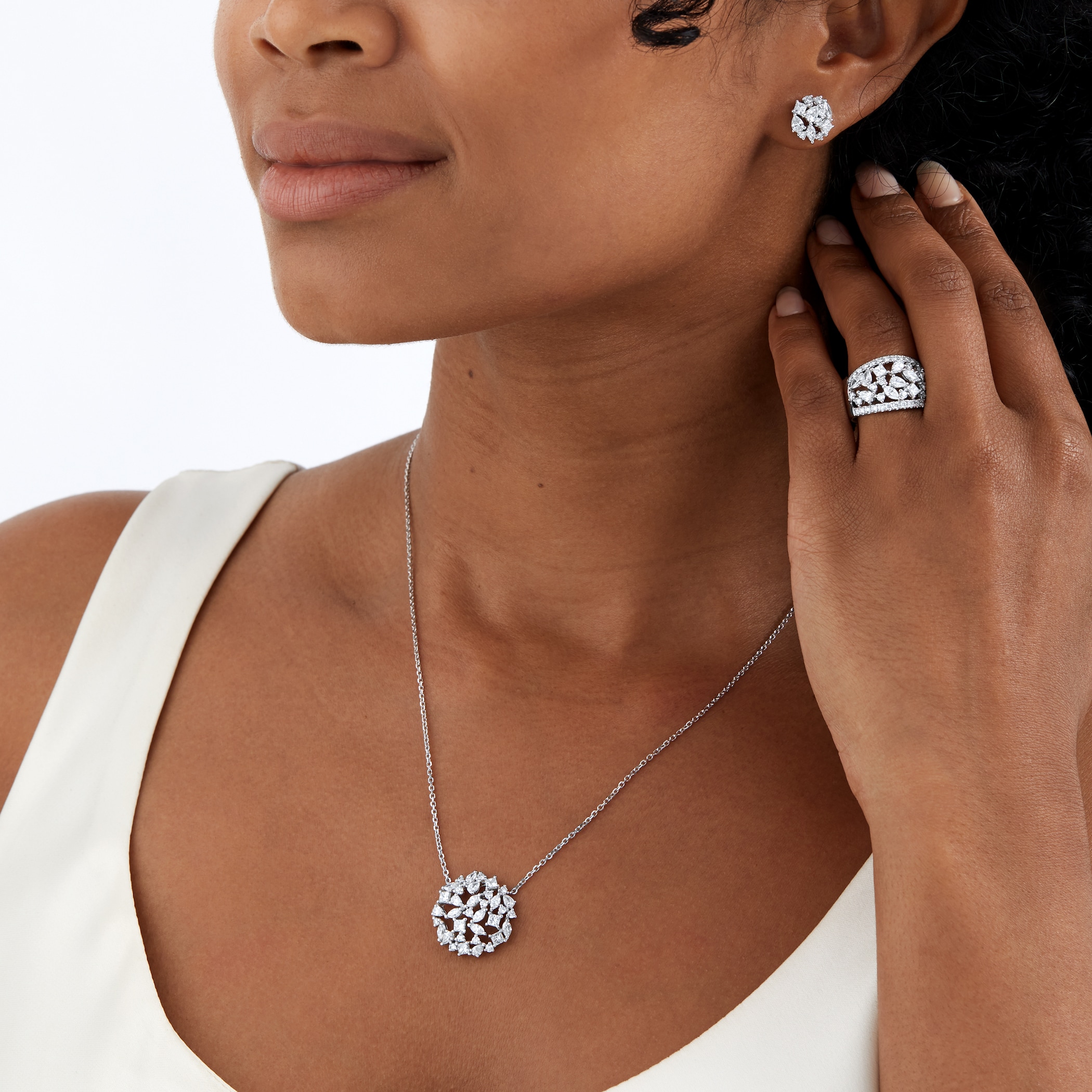 Mappin & Webb Riveret 18ct White Gold 2.20cttw Mixed Cut Diamond Closed Pendant Mappin & Webb Riveret 18ct White Gold 2.20cttw Mixed Cut Diamond Closed Pendant