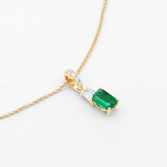 Goldsmiths 18ct Yellow Gold 0.20cttw Diamond & Emerald Pendant
