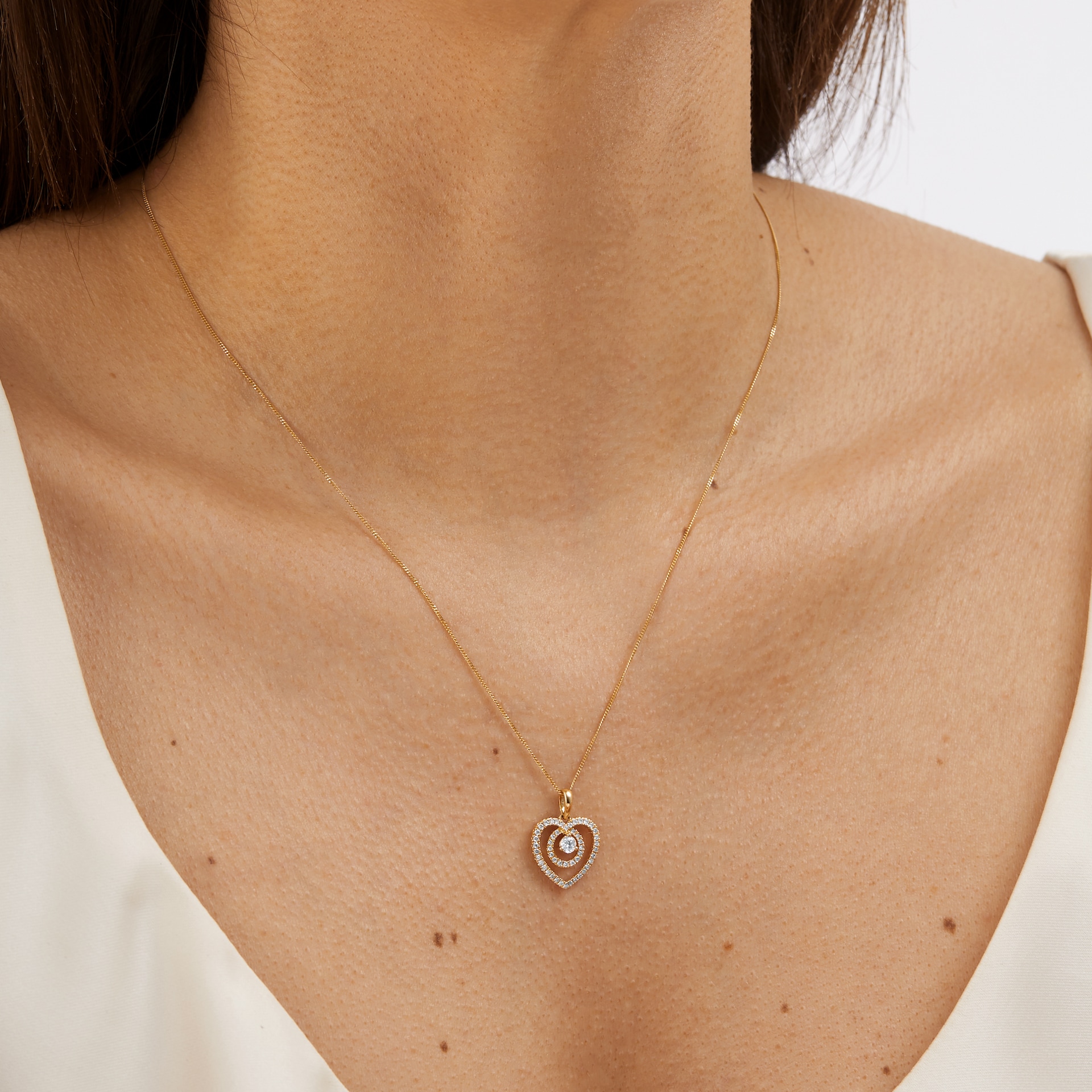 Best Luxury 
18ct Yellow Gold 0.35ct Diamond Heart Pendant