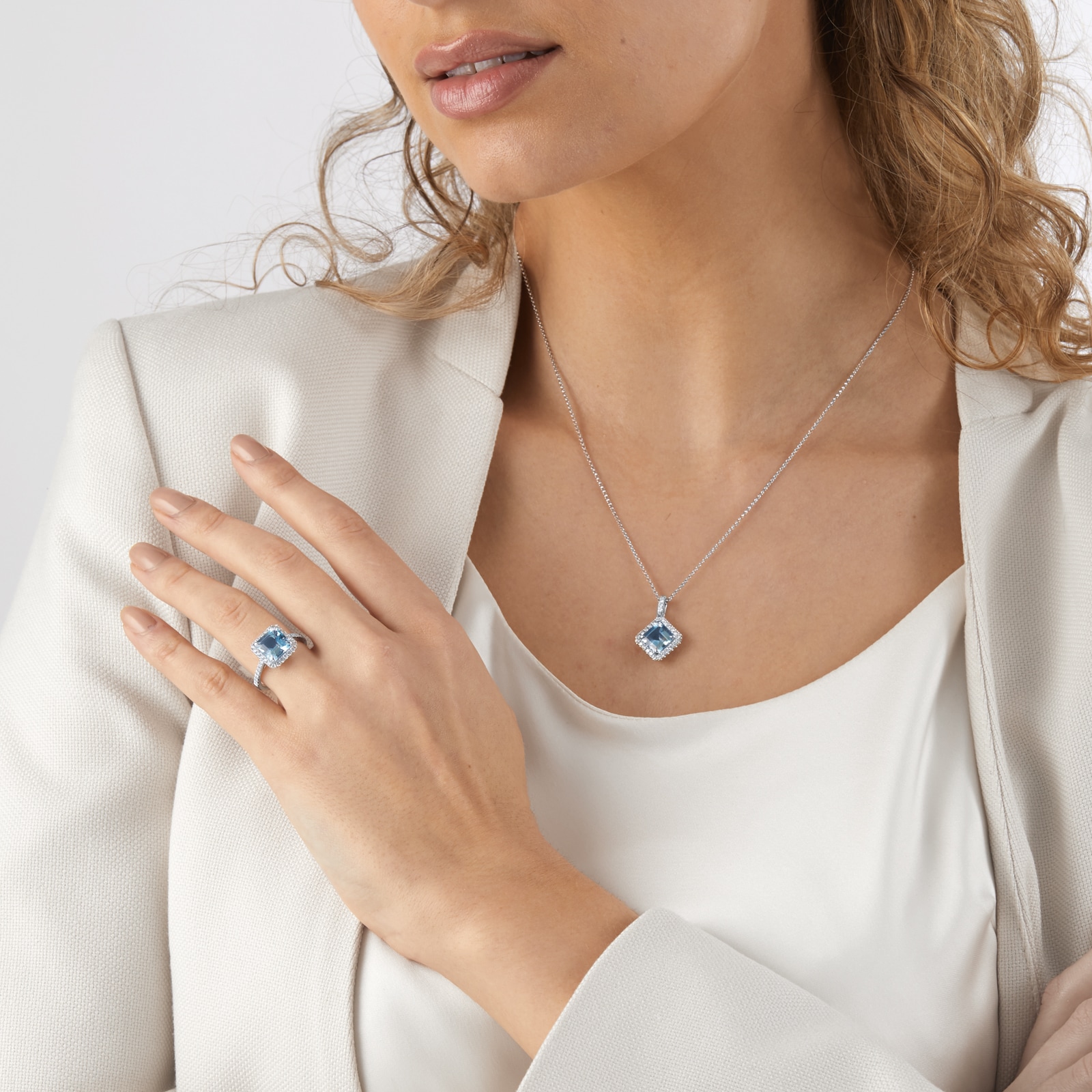 Mappin & Webb Renee 18ct White Gold Aquamarine & Diamond Halo Pendant Mappin & Webb Renee 18ct White Gold Aquamarine & Diamond Halo Pendant