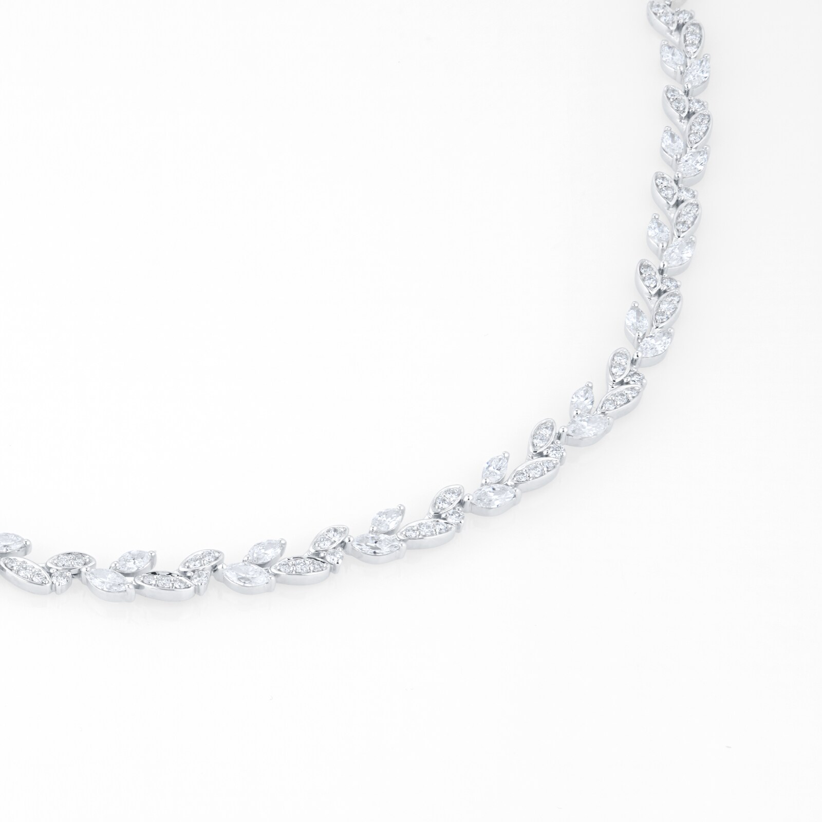 Mappin & Webb Vinea 18ct White Gold 3.00cttw Diamond Necklace Mappin & Webb Vinea 18ct White Gold 3.00cttw Diamond Necklace