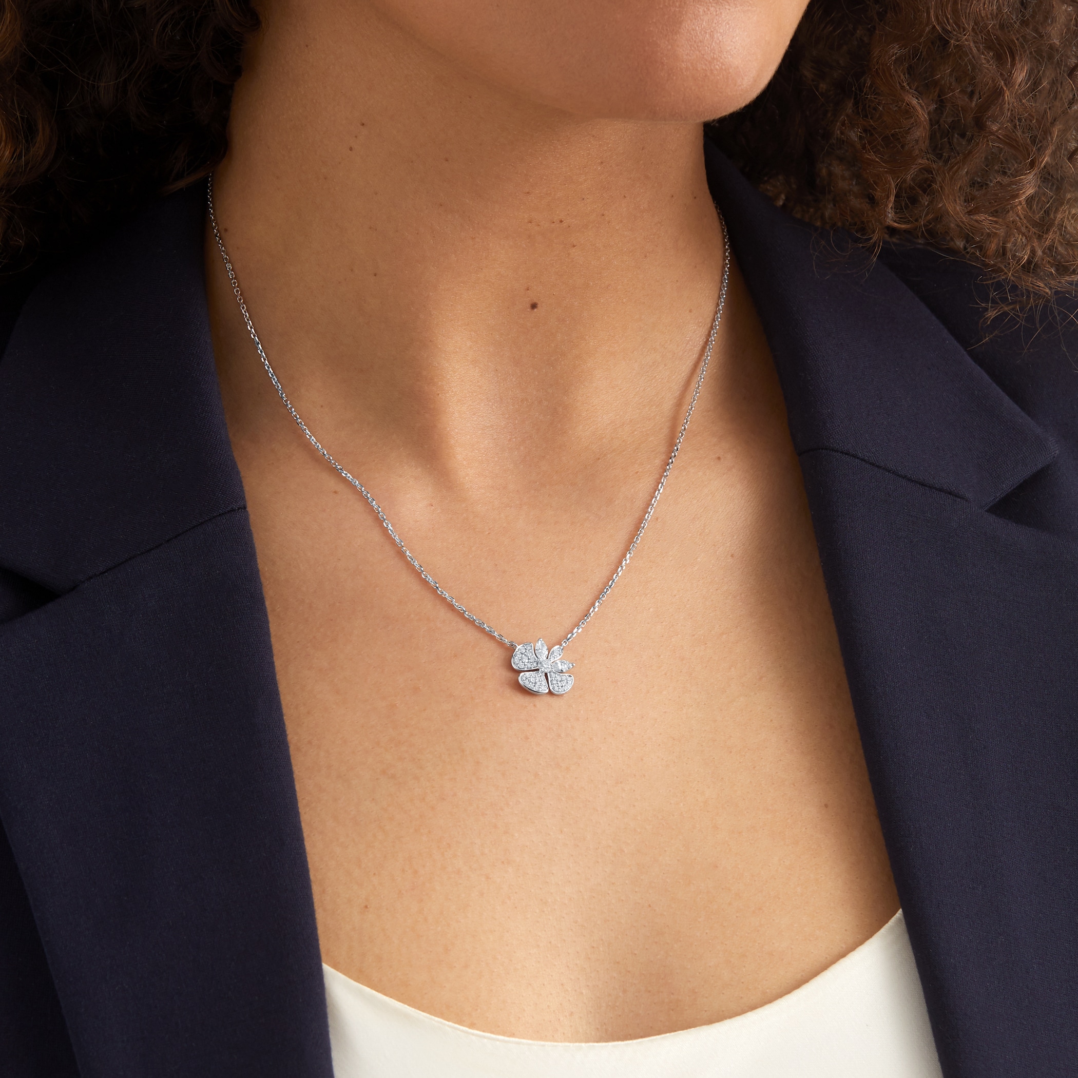 Mappin & Webb Vinea 18ct White Gold 0.70cttw Diamond Pave Petal Pendant Mappin & Webb Vinea 18ct White Gold 0.70cttw Diamond Pave Petal Pendant