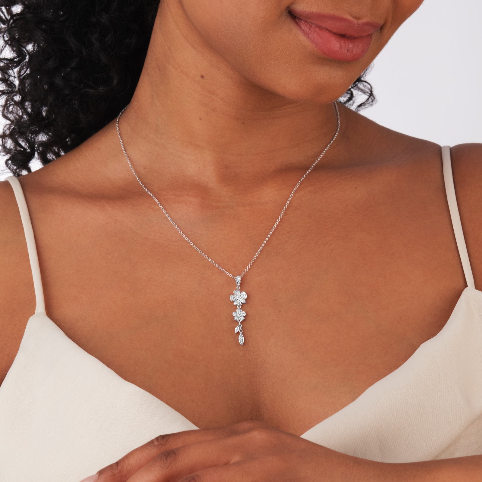 Mappin & Webb Vinea 18ct White Gold 0.36cttw Diamond Floral Pendant Mappin & Webb Vinea 18ct White Gold 0.36cttw Diamond Floral Pendant