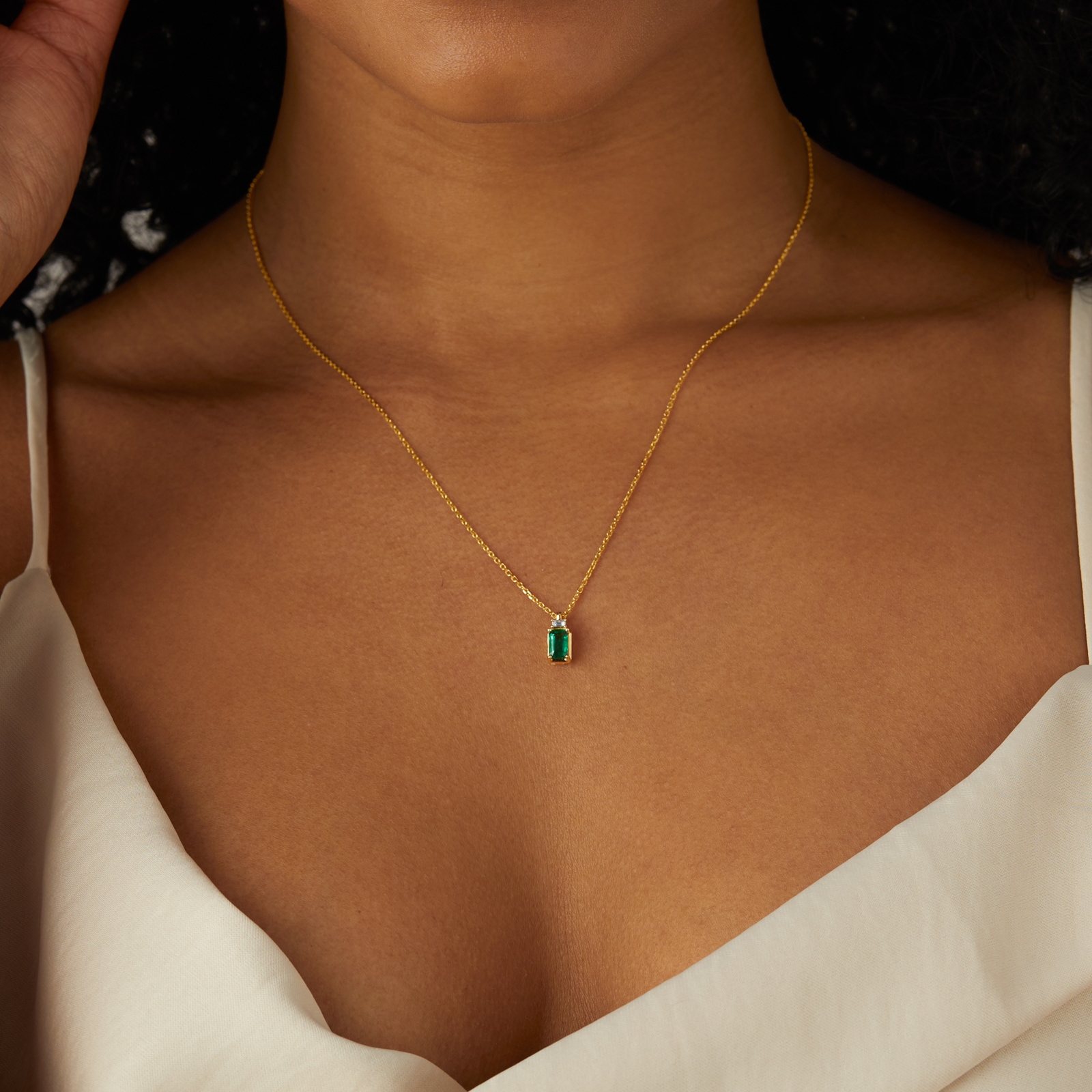 Goldsmiths 18ct Yellow Gold Emerald and 0.03cttw Diamond Pendant
