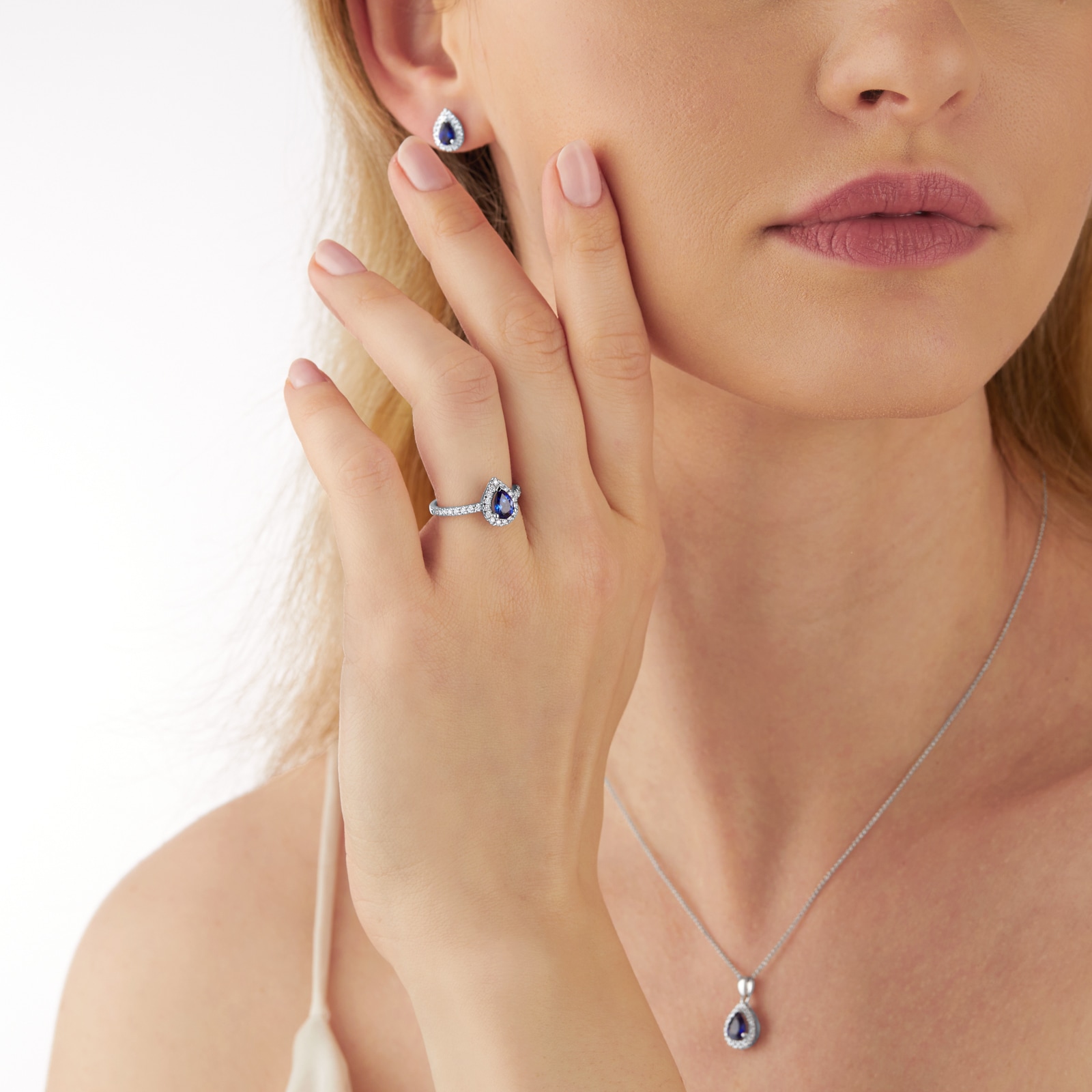 Mappin & Webb Amelia 18ct White Gold 7mm x 5mm Pear Cut Sapphire & Diamond Halo Pendant Mappin & Webb Amelia 18ct White Gold 7mm x 5mm Pear Cut Sapphire & Diamond Halo Pendant