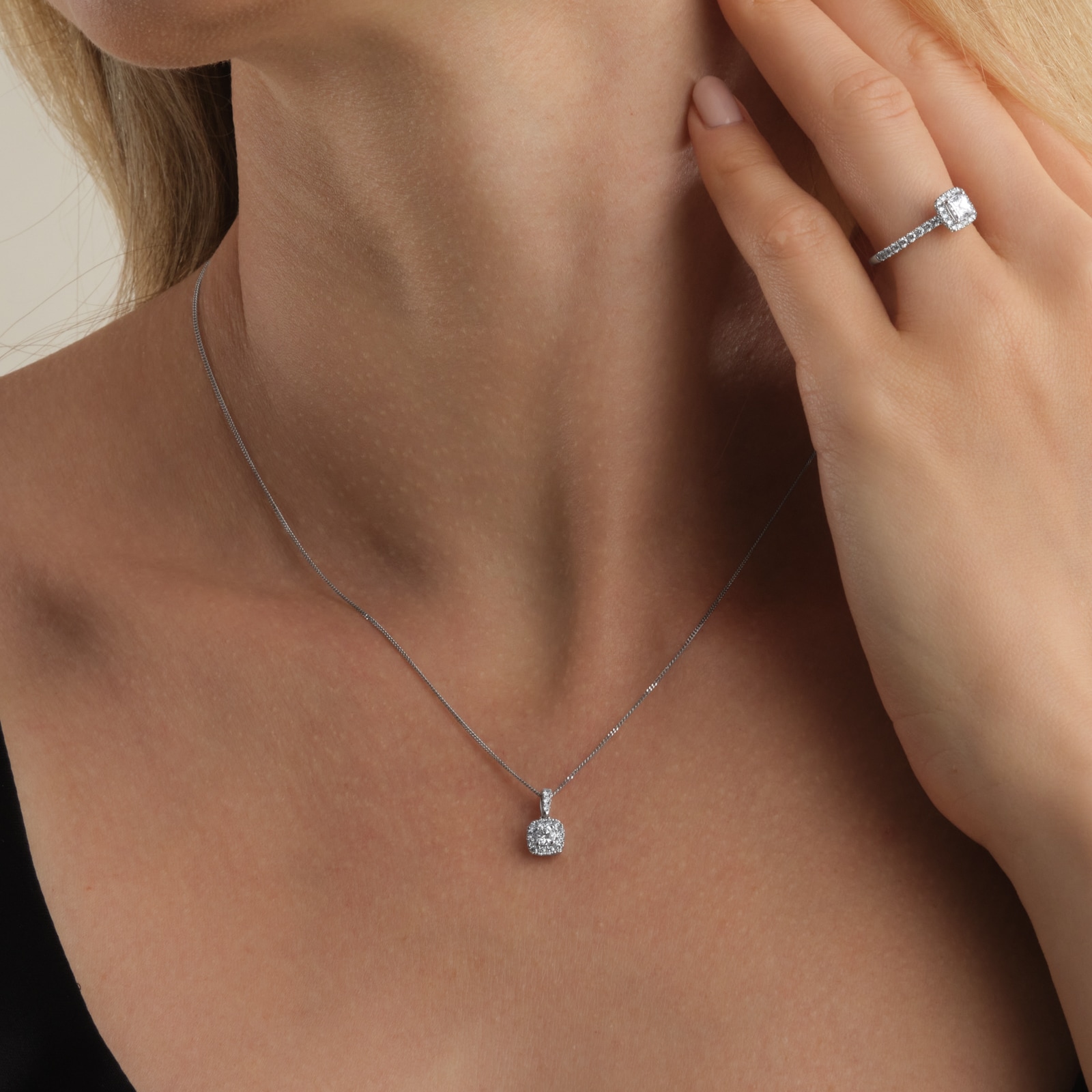 Goldsmiths 9ct White Gold 0.30cttw Brilliant Cut Diamond Halo Pendant