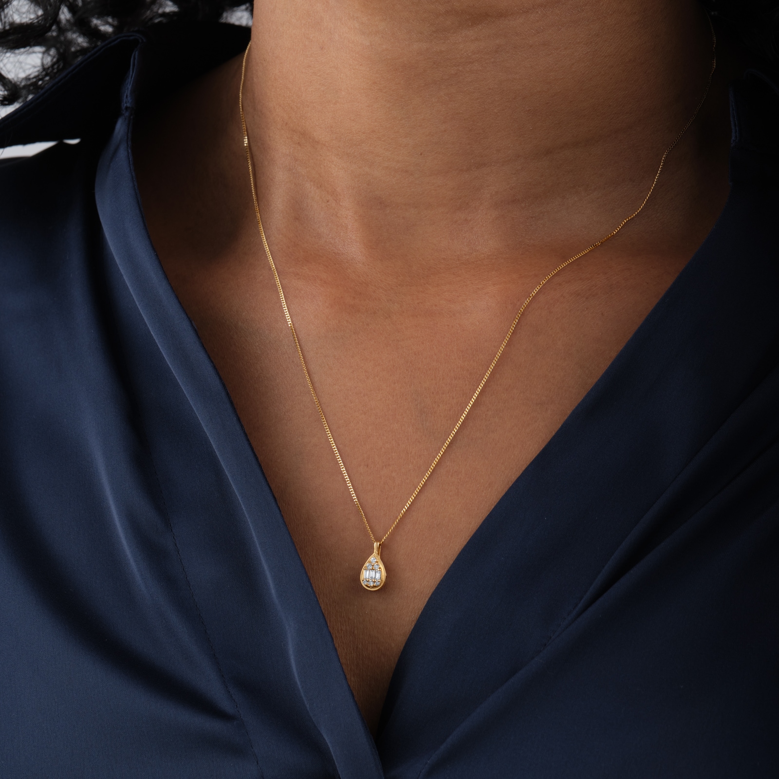 Best Luxury 
9ct Yellow Gold 0.10cttw Diamond Pear Shape Cluster Pendant