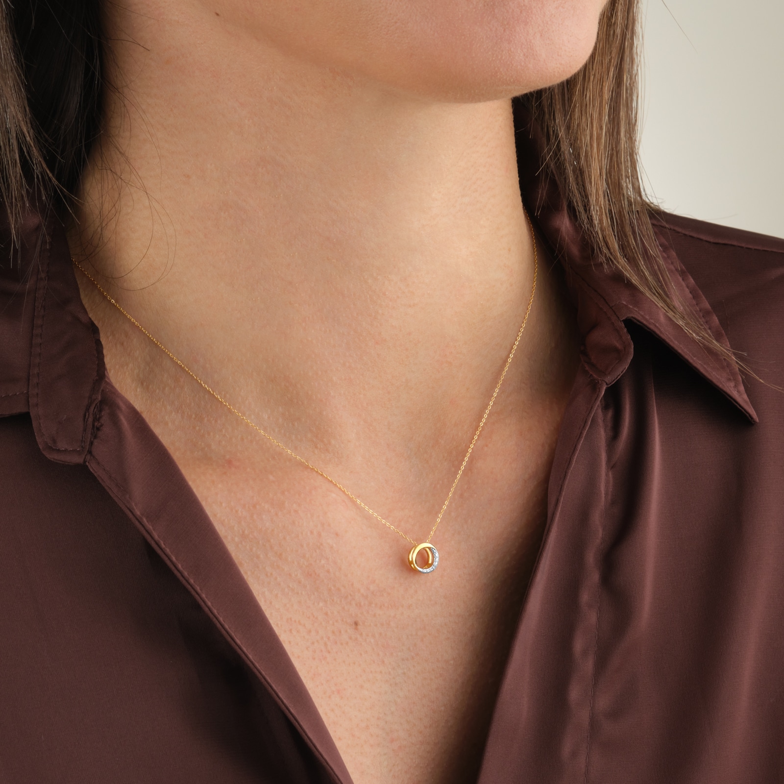 Goldsmiths 9ct Yellow Gold Diamond Circle Pendant