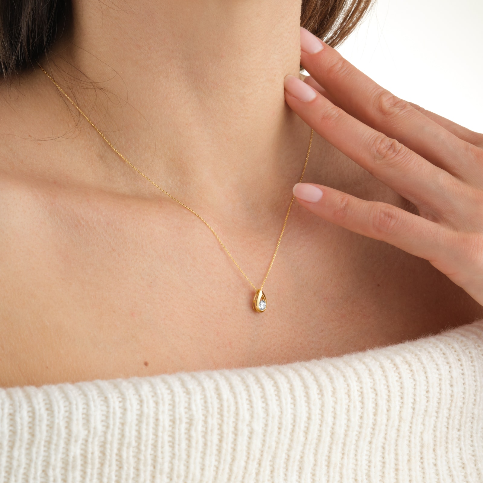 Goldsmiths 9ct Yellow Gold 0.25cttw Diamond Tear Drop Pendant