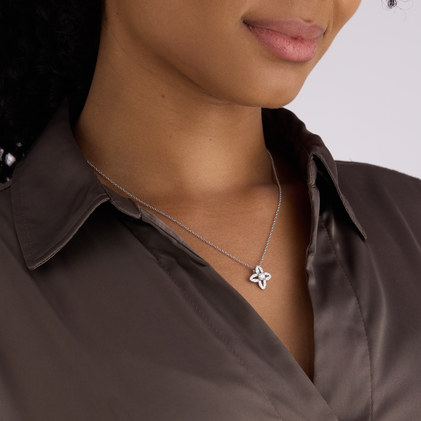 Mappin & Webb 18ct White Gold 0.47cttw Diamond Floral Pendant