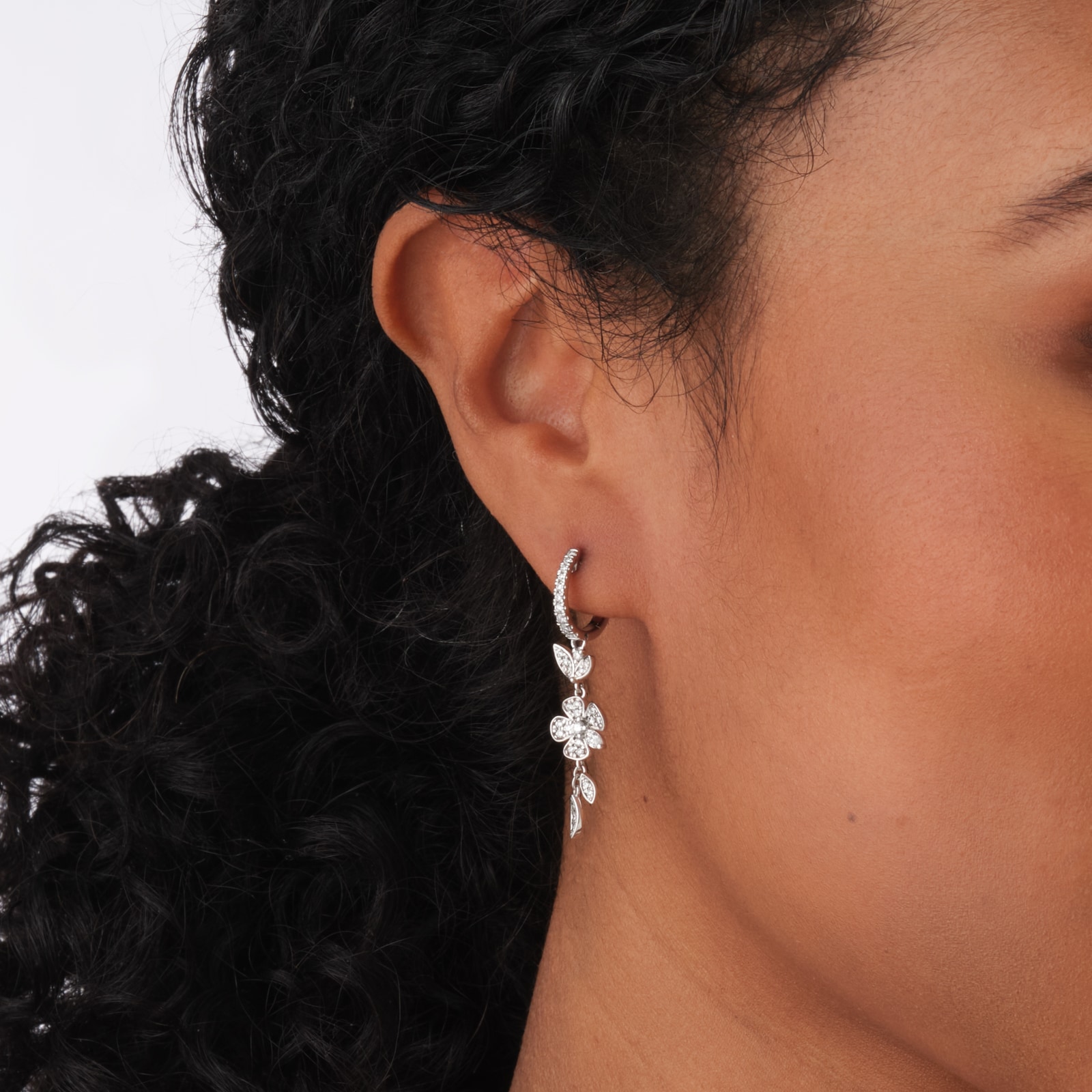 Mappin & Webb Vinea 18ct White Gold 0.66cttw Diamond Floral Earrings Mappin & Webb Vinea 18ct White Gold 0.66cttw Diamond Floral Earrings