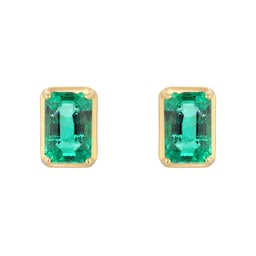 12153620 - 18ct Yellow Gold 6x4 Emerald Cut Emerald Stud Earrings