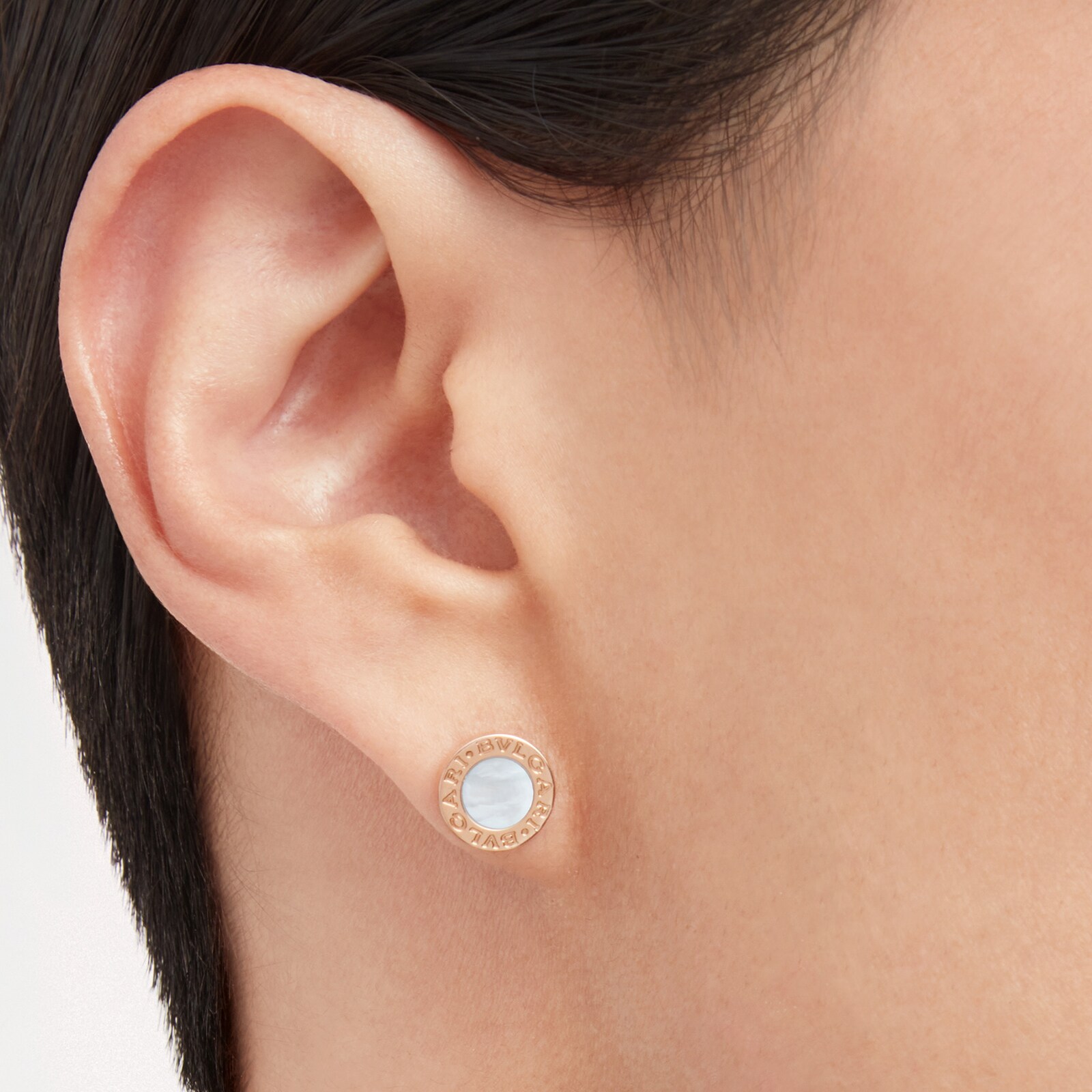 Bvlgari mother sale of pearl earrings