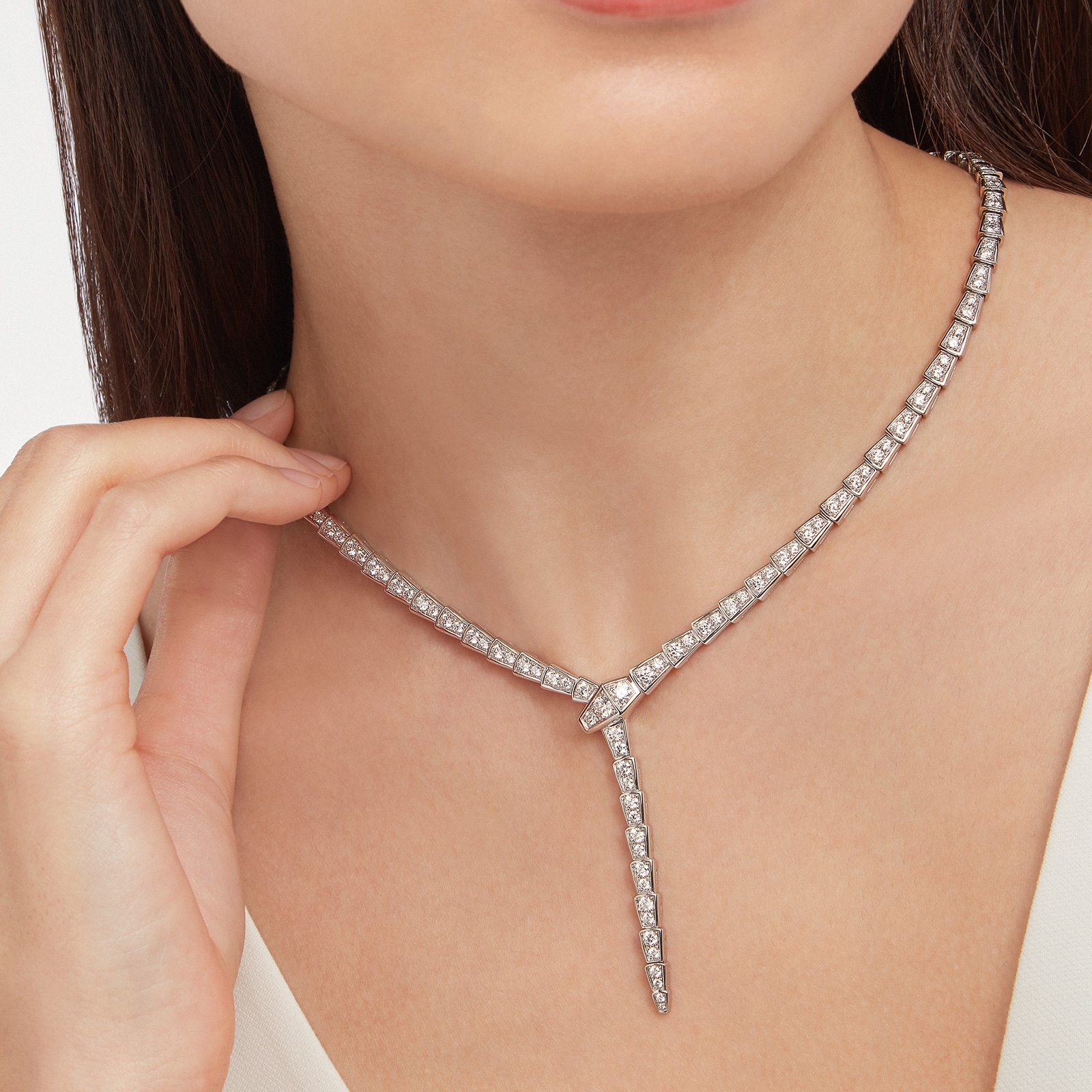Bvlgari Jewelry 18k White Gold Serpenti Viper 8.21cttw Diamond Necklace 16 Inch