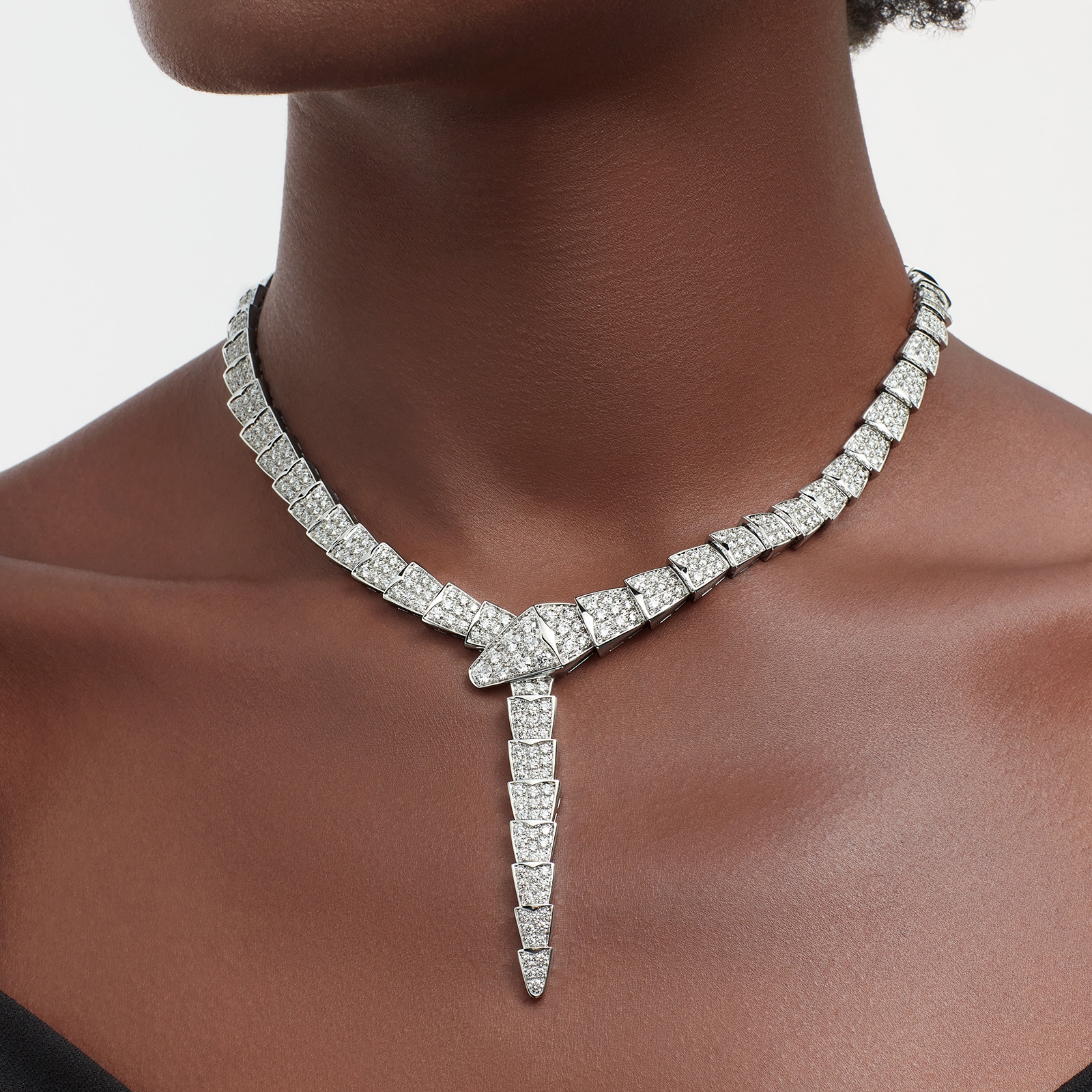 Bvlgari Jewelry 18k White Gold Serpenti Viper 14.74cttw Diamond Necklace 15 Inch