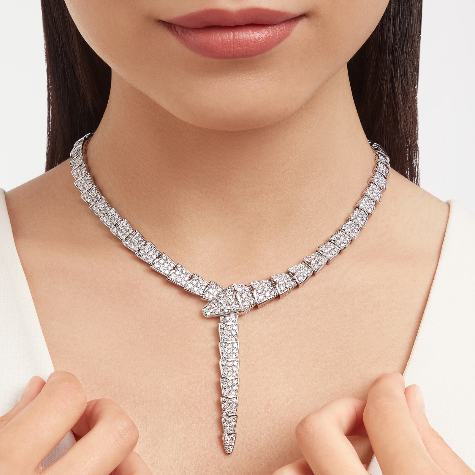 Bvlgari Jewelry 18k White Gold Serpenti Viper 14.74cttw Diamond Necklace 15 Inch
