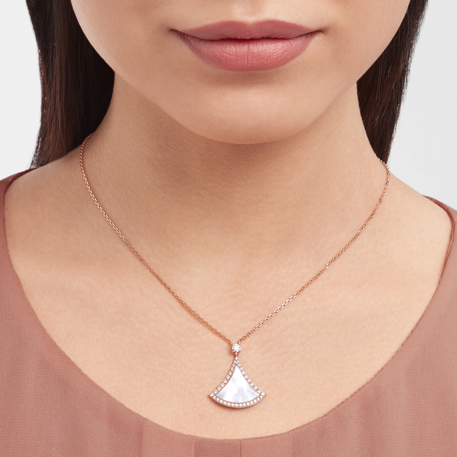 Bvlgari Jewelry 18K Rose Gold Divas Dream Diamond & Mother Of Pearl Necklace Bvlgari Jewelry 18K Rose Gold Divas Dream Diamond & Mother Of Pearl Necklace