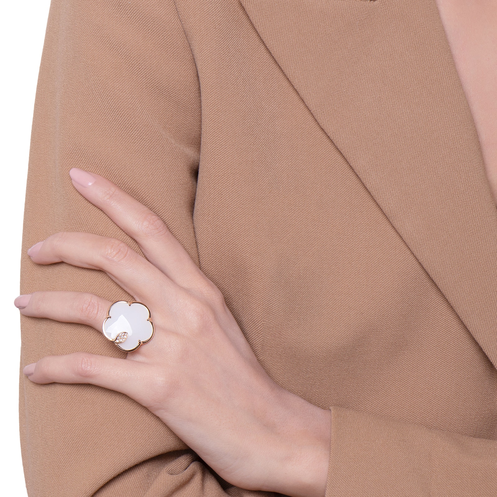 Pasquale Bruni Ton Joli Ring in 18ct Rose Gold with White Agate and Mother of Pearl doublet and Diamonds - Ring Size O Pasquale Bruni Ton Joli Ring in 18ct Rose Gold with White Agate and Mother of Pearl doublet and Diamonds - Ring Size O
