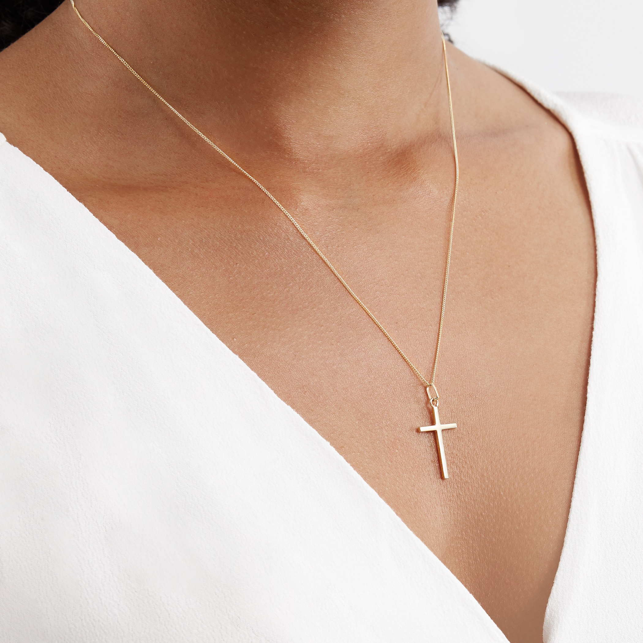 Goldsmiths 9ct Yellow Gold Solid Cross Pendant Goldsmiths 9ct Yellow Gold Solid Cross Pendant