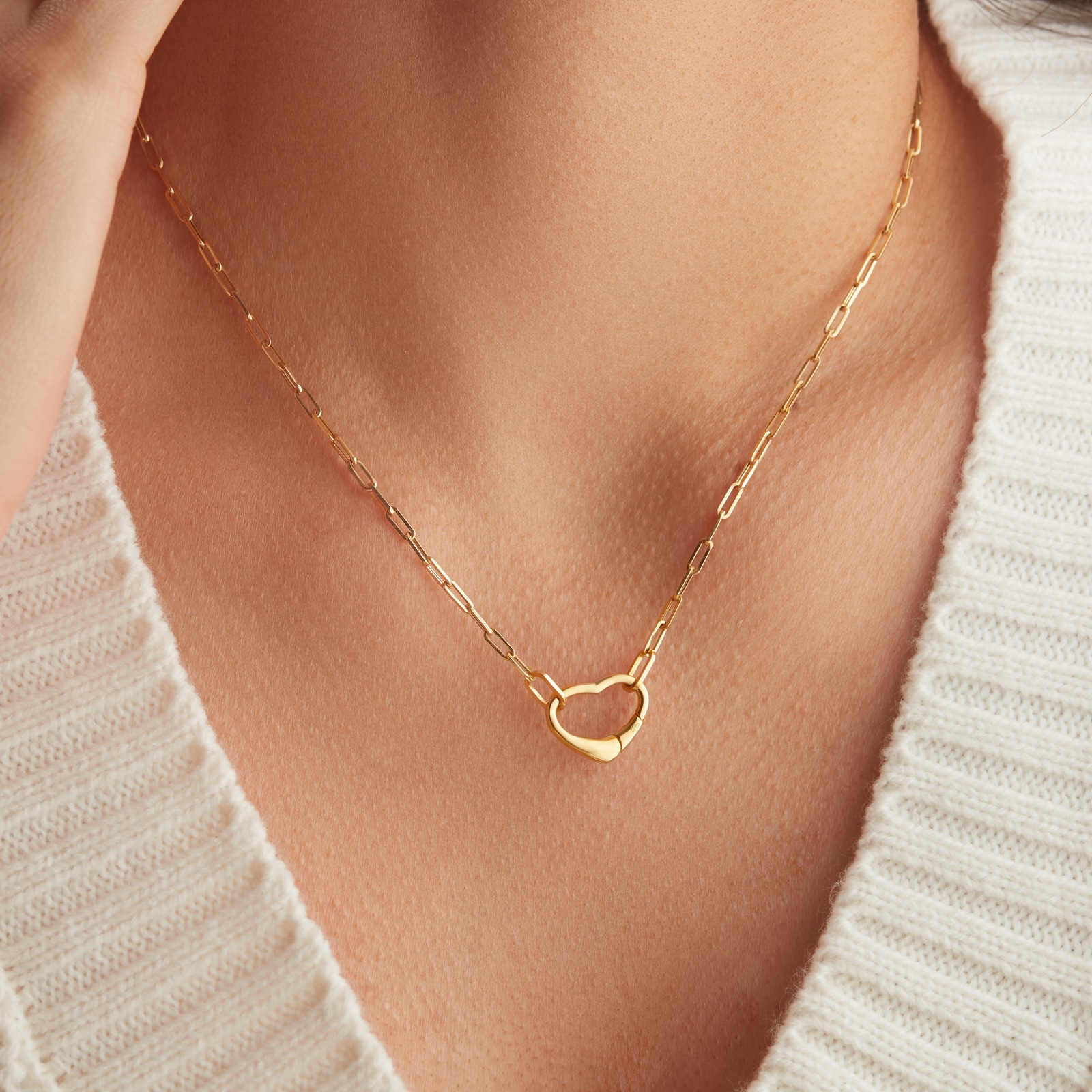 Goldsmiths 9ct Yellow Gold Paperlink Heart Clasp Chain Necklace Goldsmiths 9ct Yellow Gold Paperlink Heart Clasp Chain Necklace