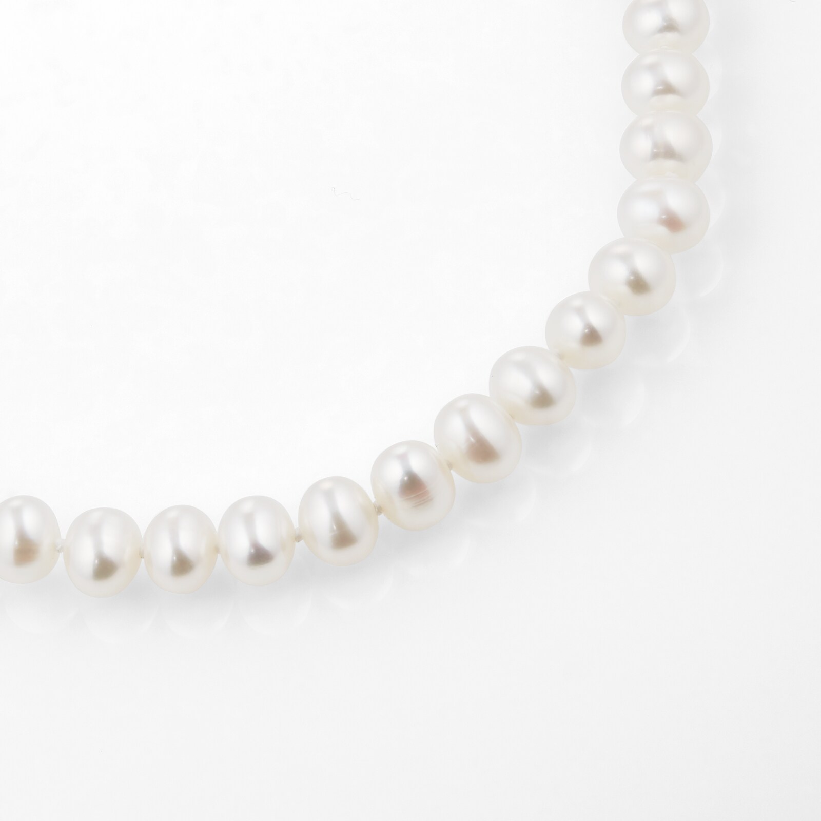 Goldsmiths 9ct Yellow Gold 6.5-7mm Freshwater Pearl Strand Goldsmiths 9ct Yellow Gold 6.5-7mm Freshwater Pearl Strand