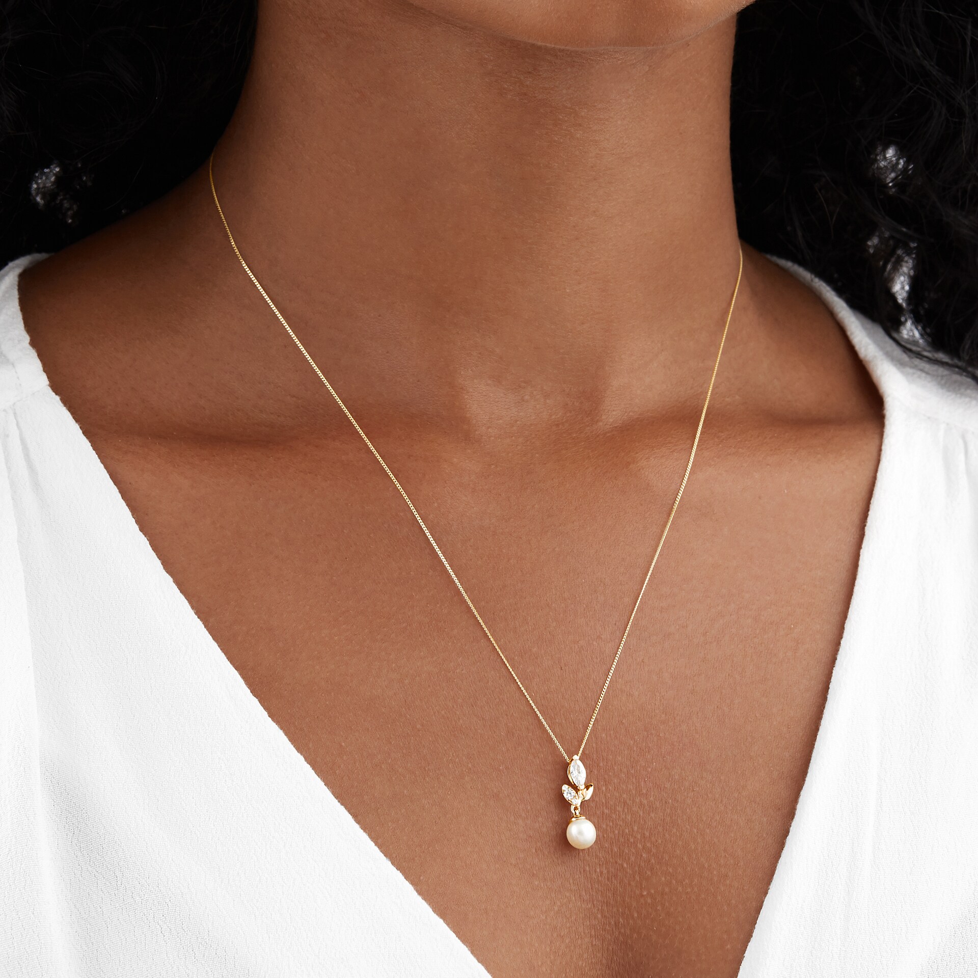 Goldsmiths 9ct Yellow Gold Pearl & Cubic Zirconia Floral Pendant