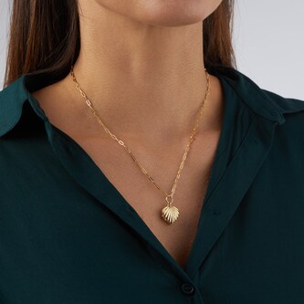 Goldsmiths 9ct Yellow Gold Textured Heart Locket Goldsmiths 9ct Yellow Gold Textured Heart Locket