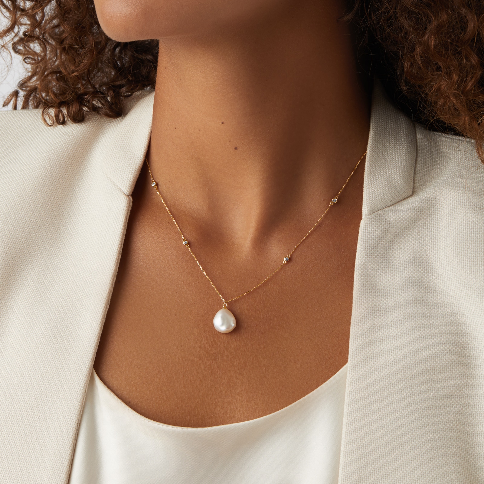 Goldsmiths
18ct Yellow Gold 0.10cttw Diamond & Baroque Pearl Pendant
