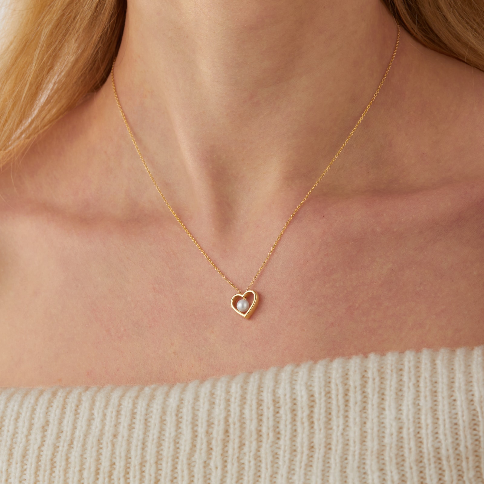 Goldsmiths 9ct Yellow Gold Suspended Pearl Heart Pendant