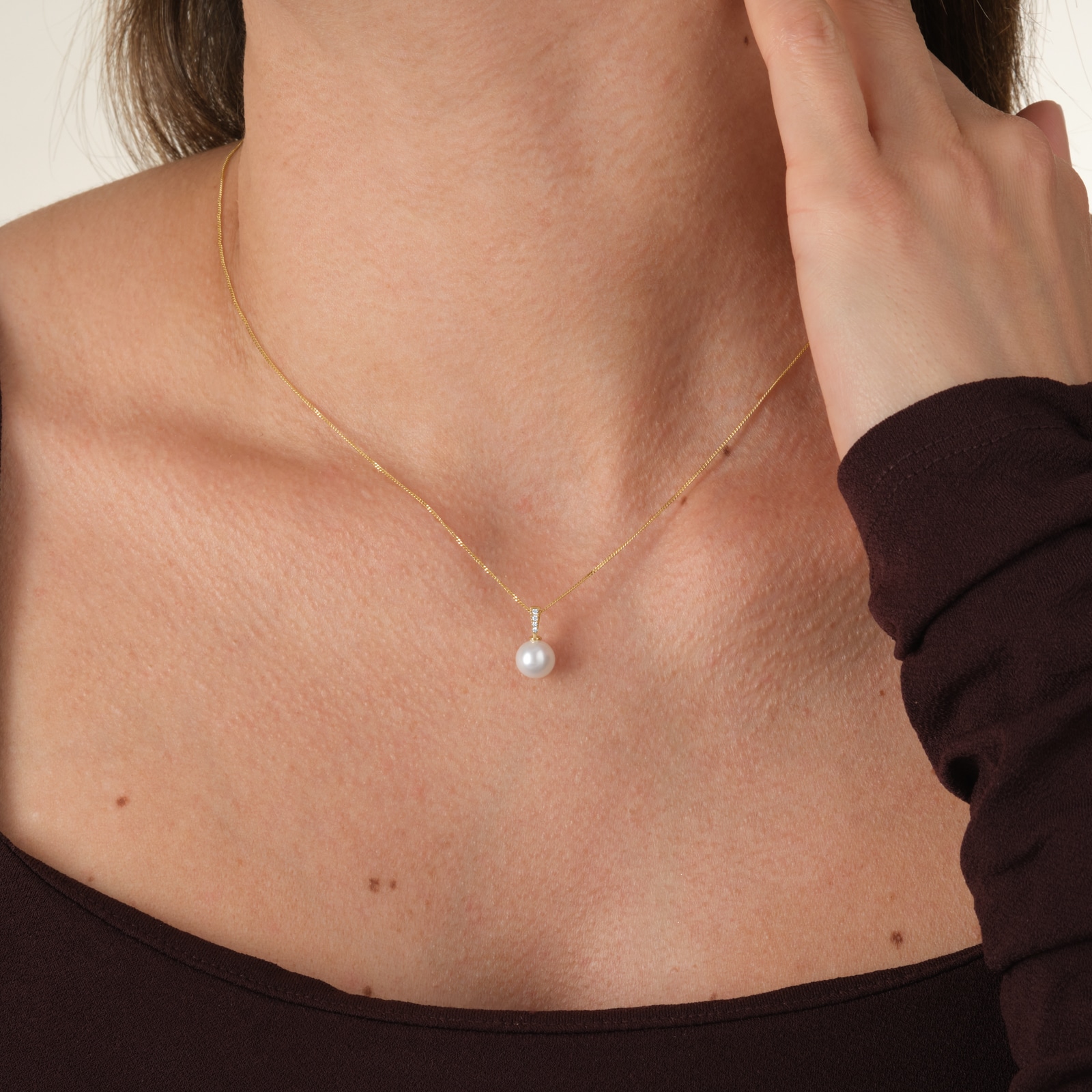 Goldsmiths 9ct Yellow Gold 6.5-7mm Freshwater Pearl and Diamond Pendant