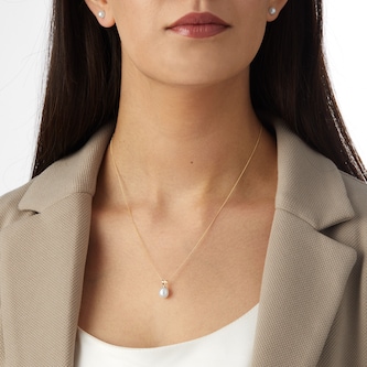 Goldsmiths 9ct Gold Freshwater Pearl Pendant and Earring Set