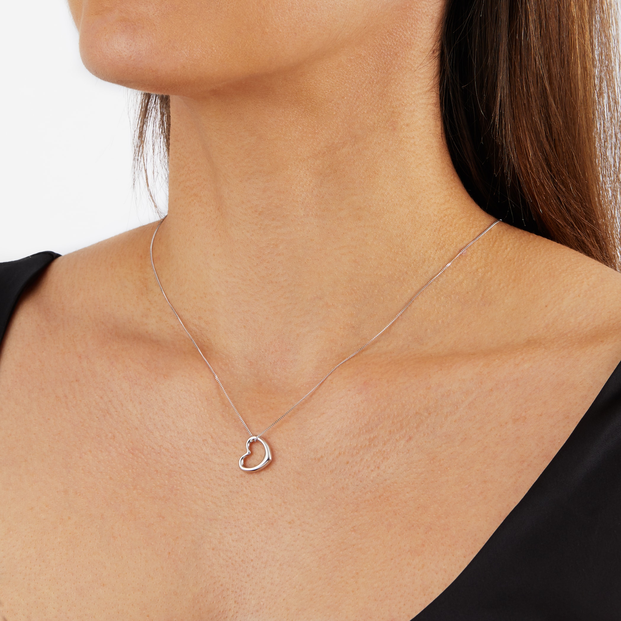 Goldsmiths 9ct White Gold Plain Heart Pendant Goldsmiths 9ct White Gold Plain Heart Pendant