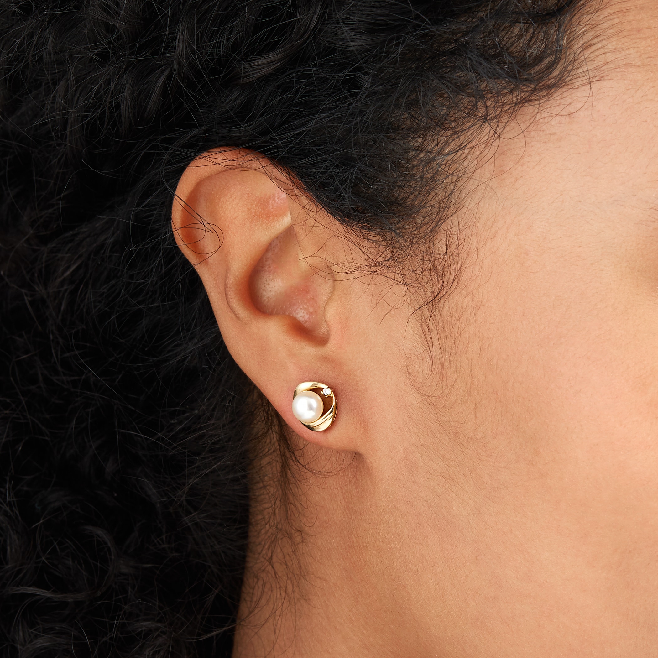Goldsmiths 9ct Yellow Gold Fluid Pearl 0.04ct Stud Earrings Goldsmiths 9ct Yellow Gold Fluid Pearl 0.04ct Stud Earrings