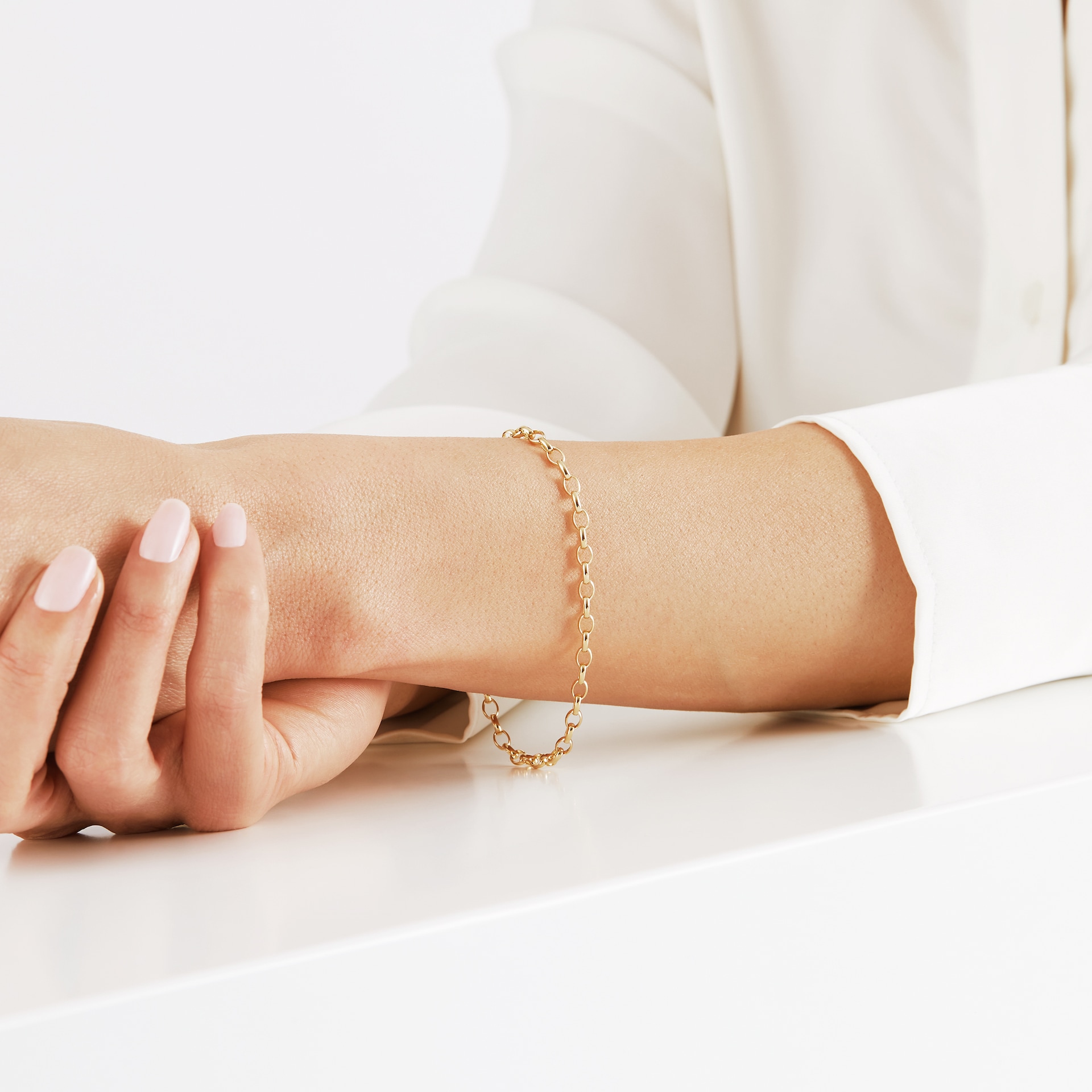 Goldsmiths 9ct Yellow Gold Hollow Oval Belcher Bracelet